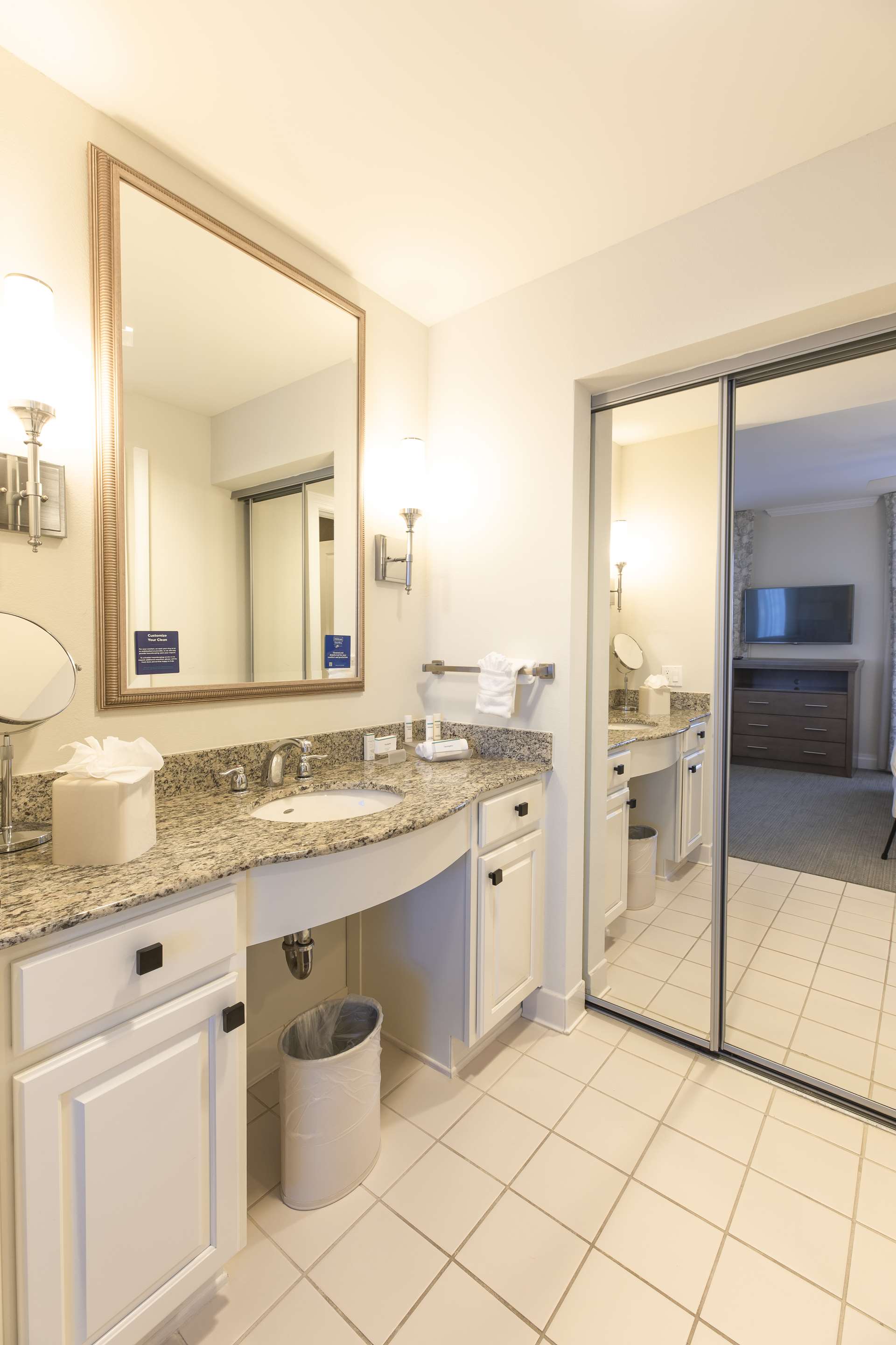 Guest room bath