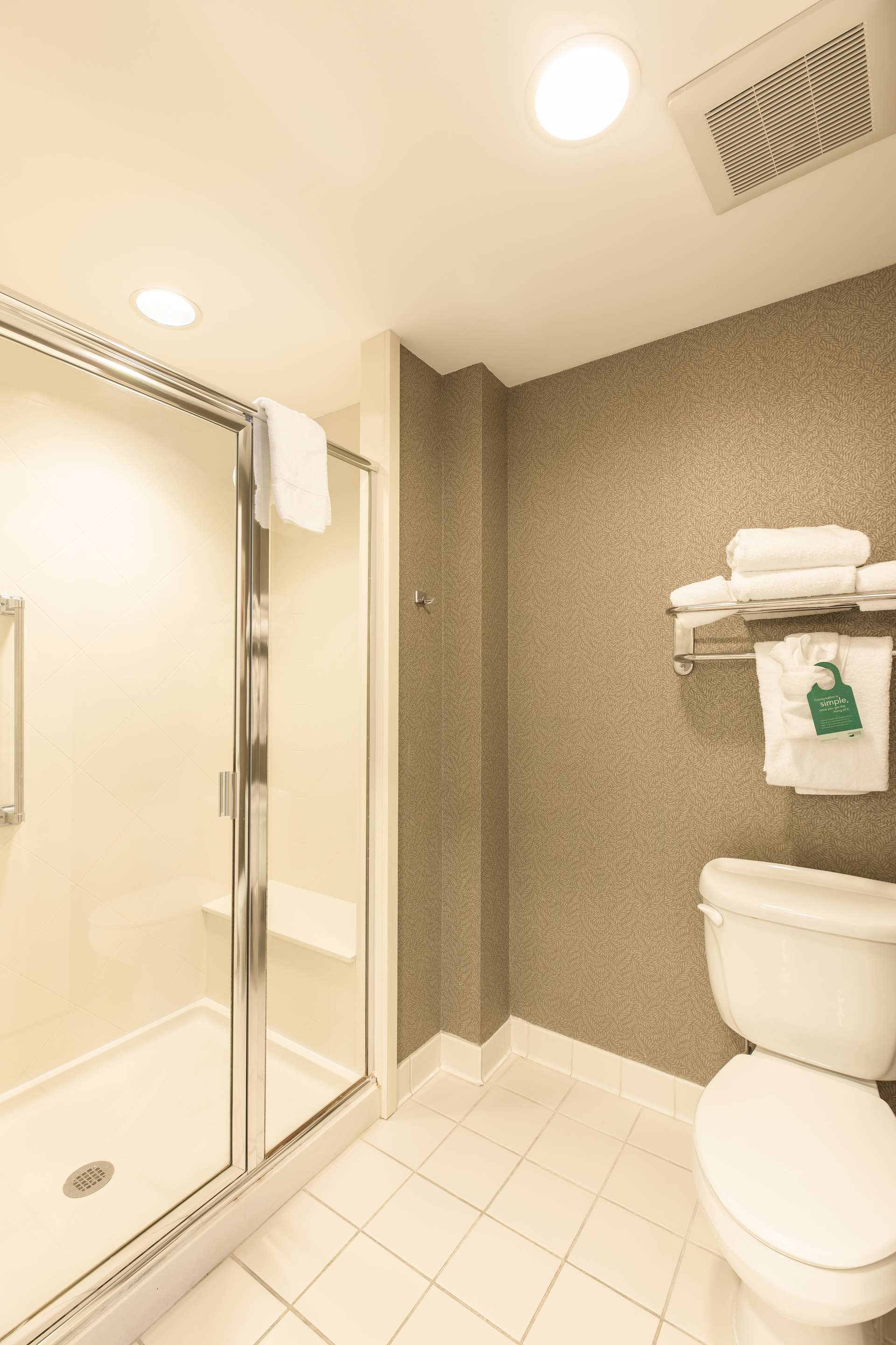 Guest room bath