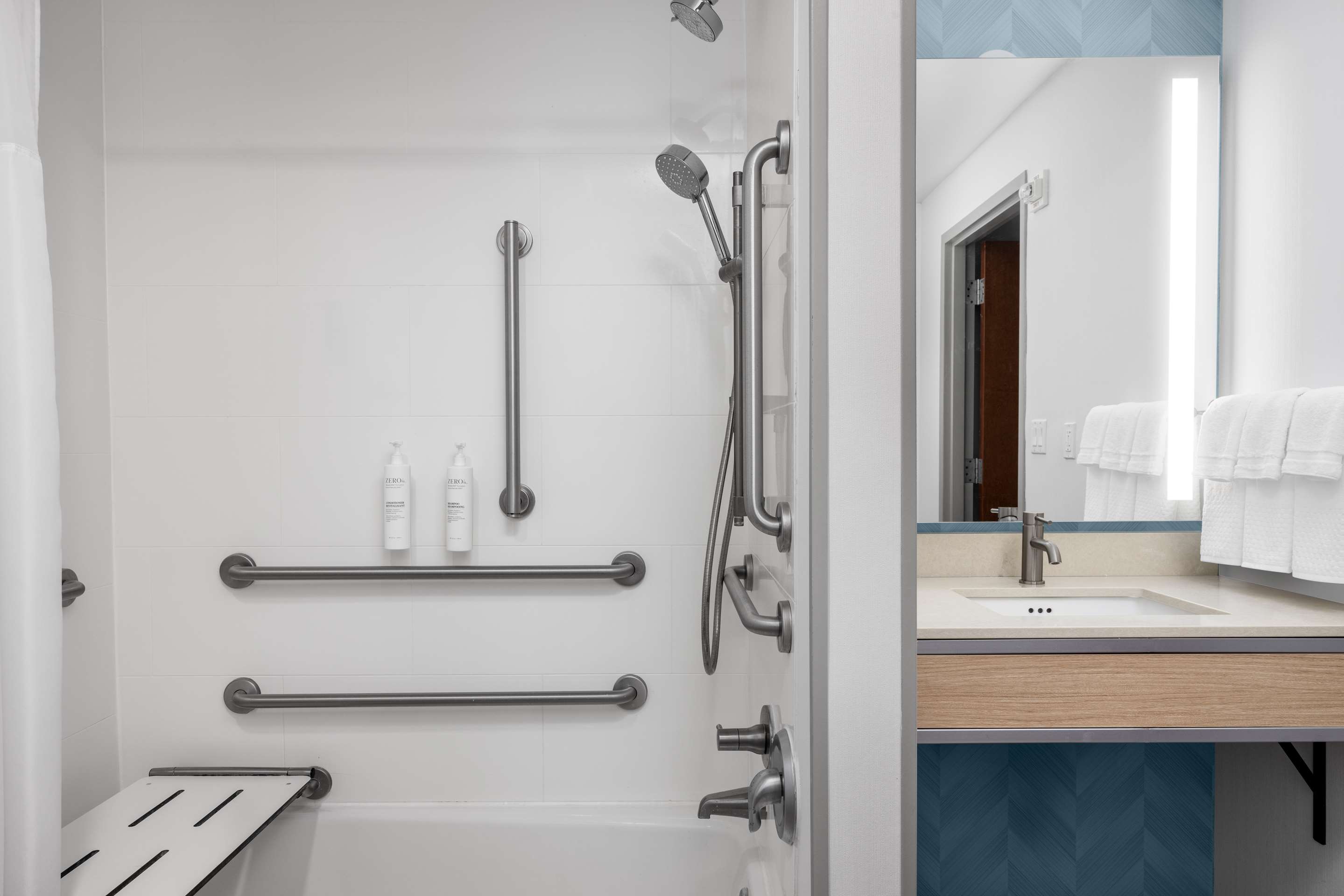 Guest room bath
