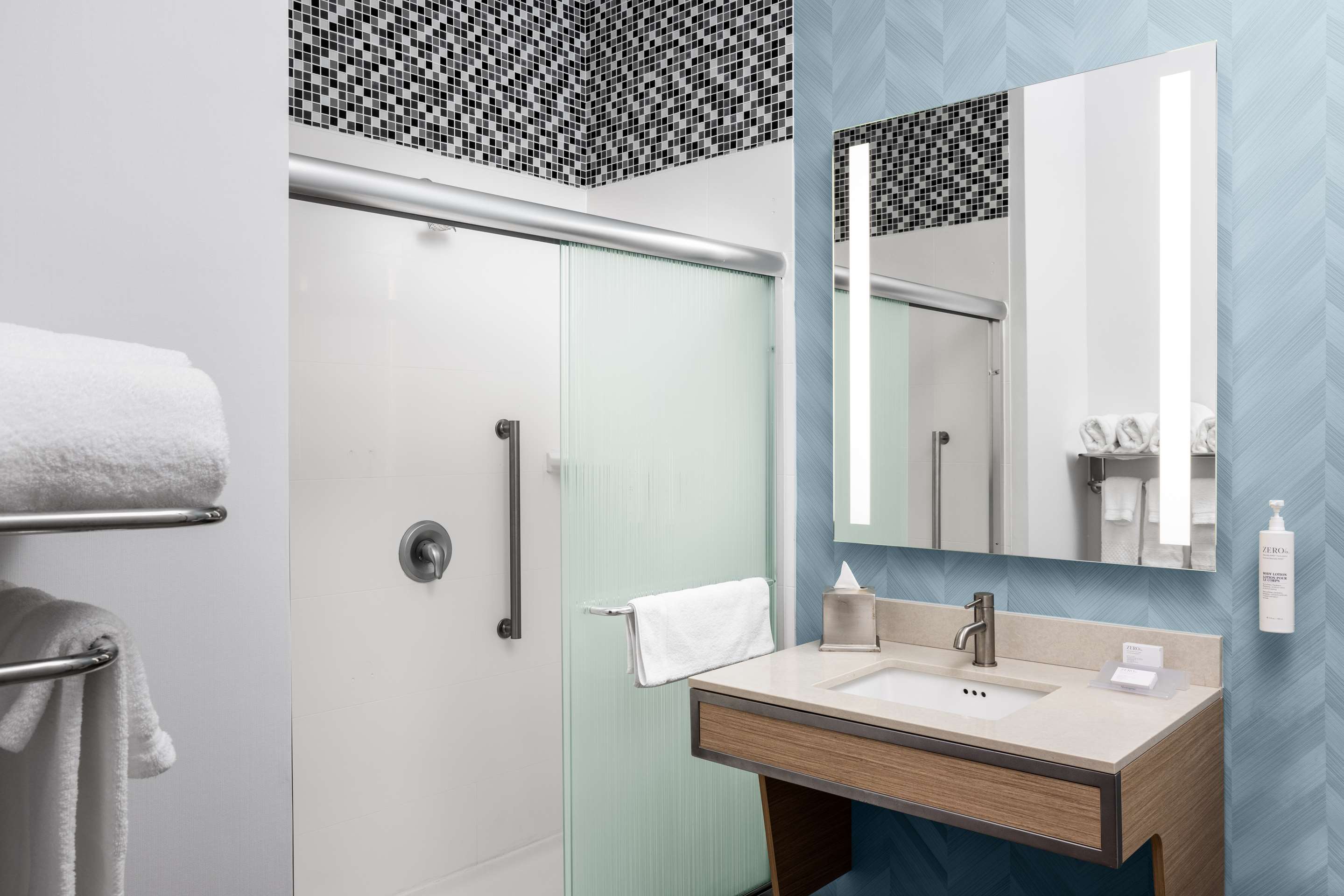 Guest room bath