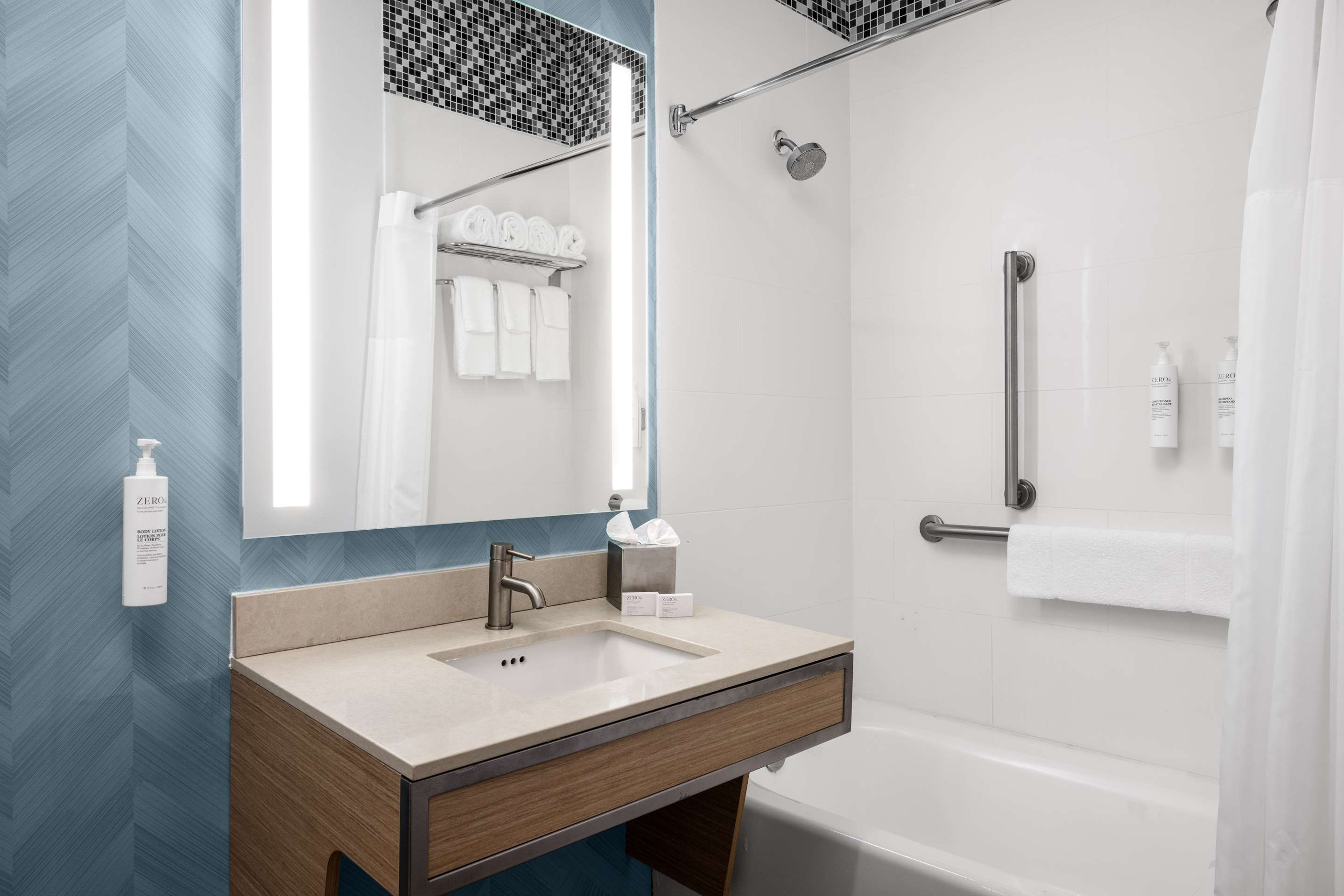 Guest room bath