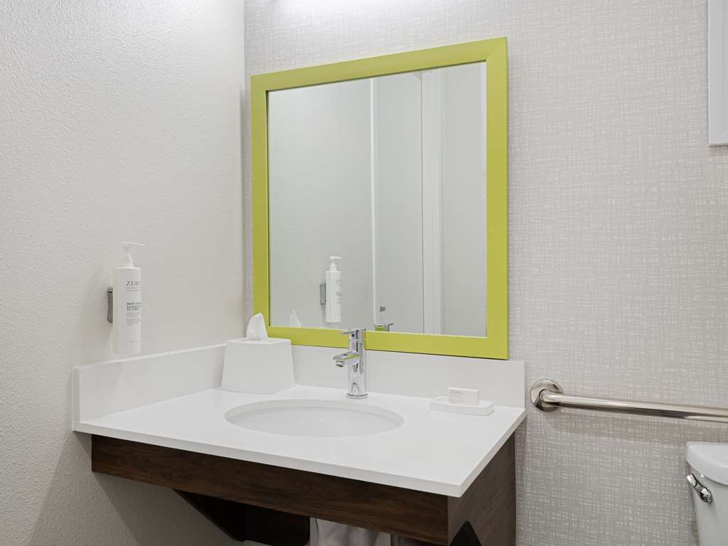 Hampton Inn West Palm Beach Florida Turnpike - Tap to explore photos