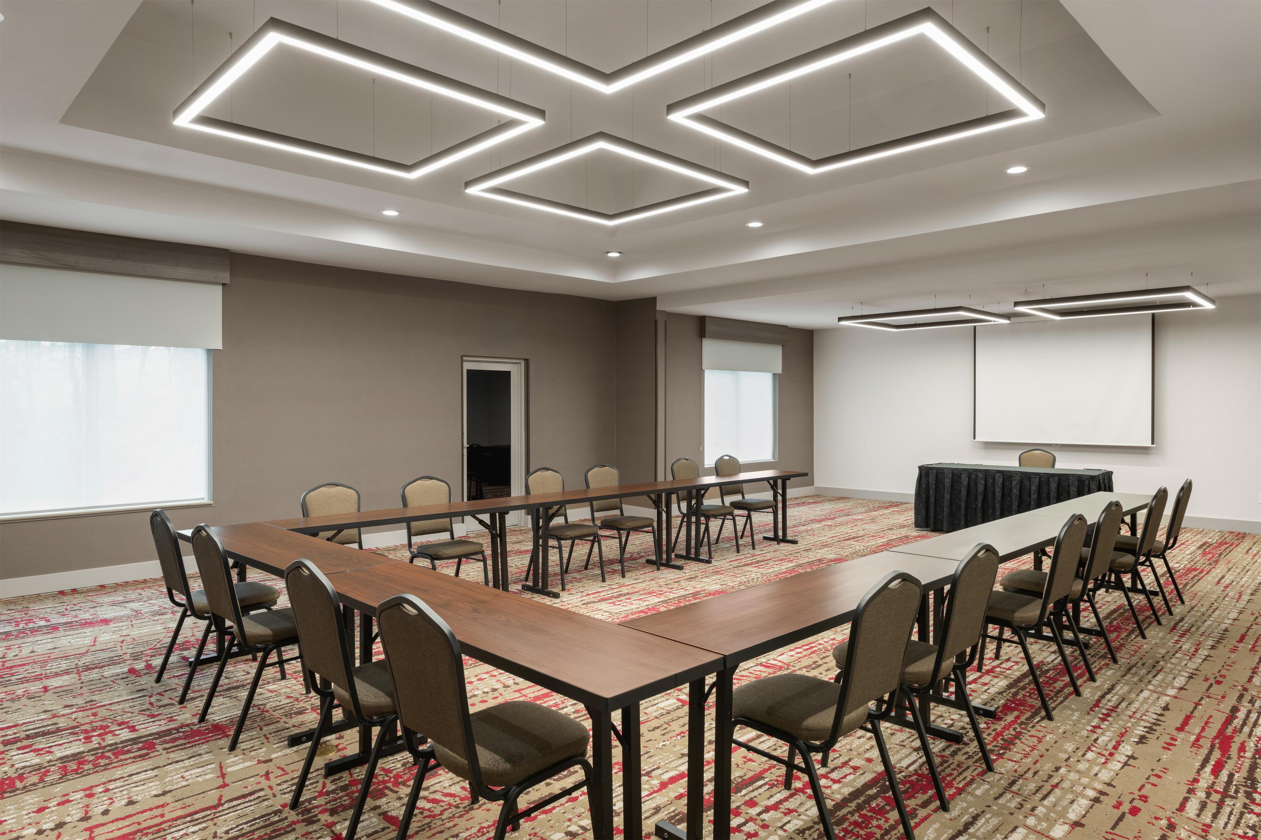 Meeting Room | Hilton Garden Inn Portland Airport