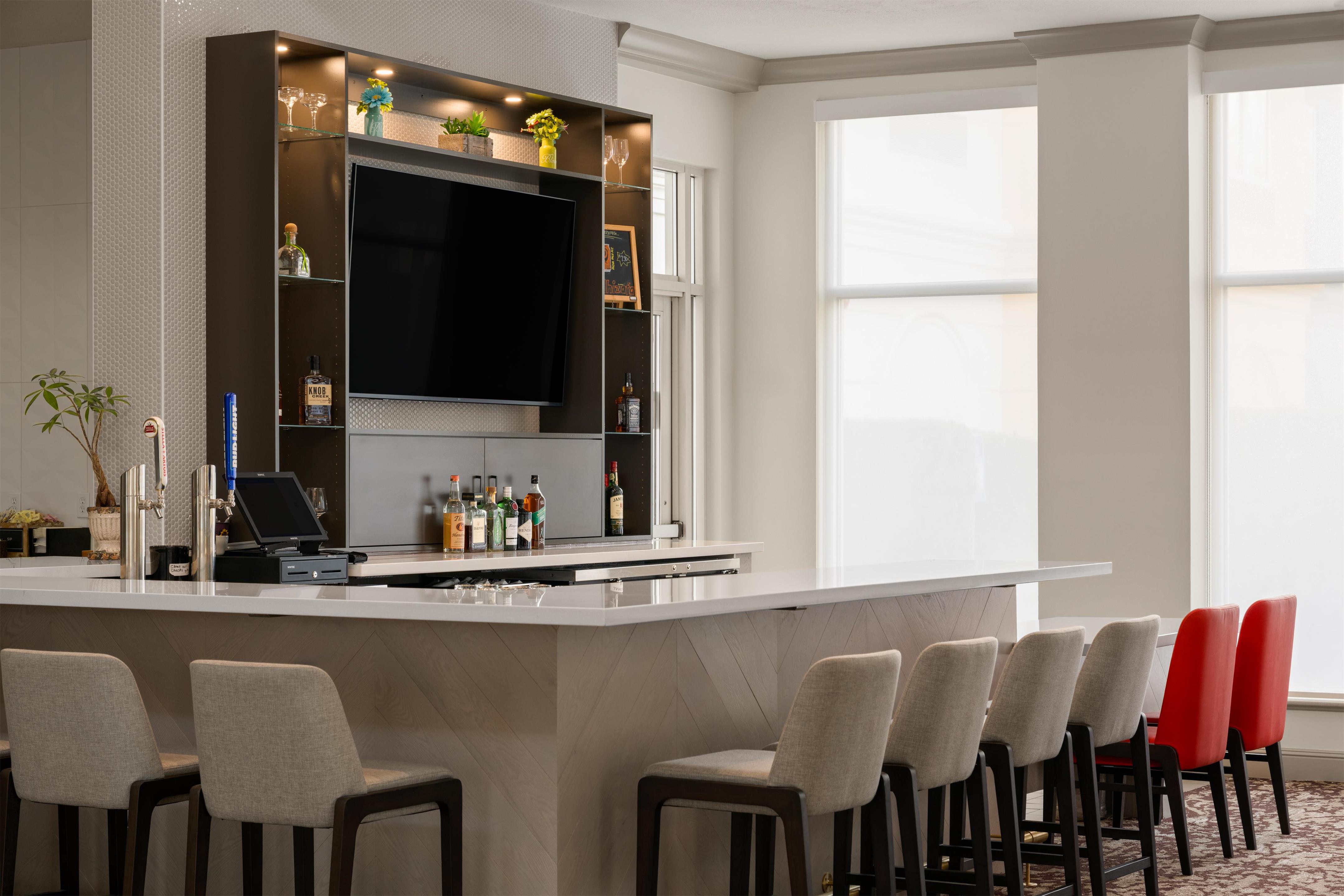 BarLounge | Hilton Garden Inn Portland Airport