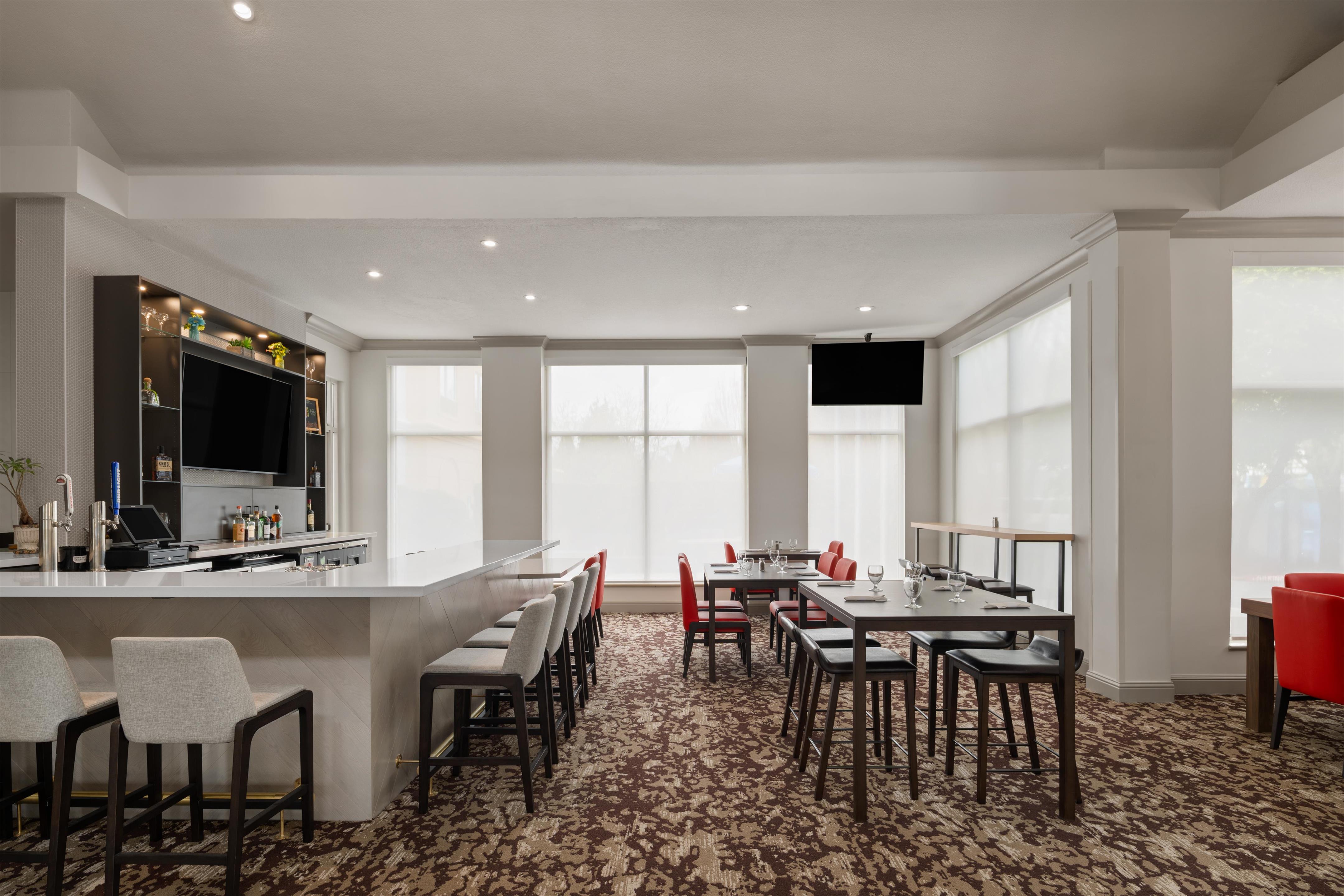 BarLounge | Hilton Garden Inn Portland Airport