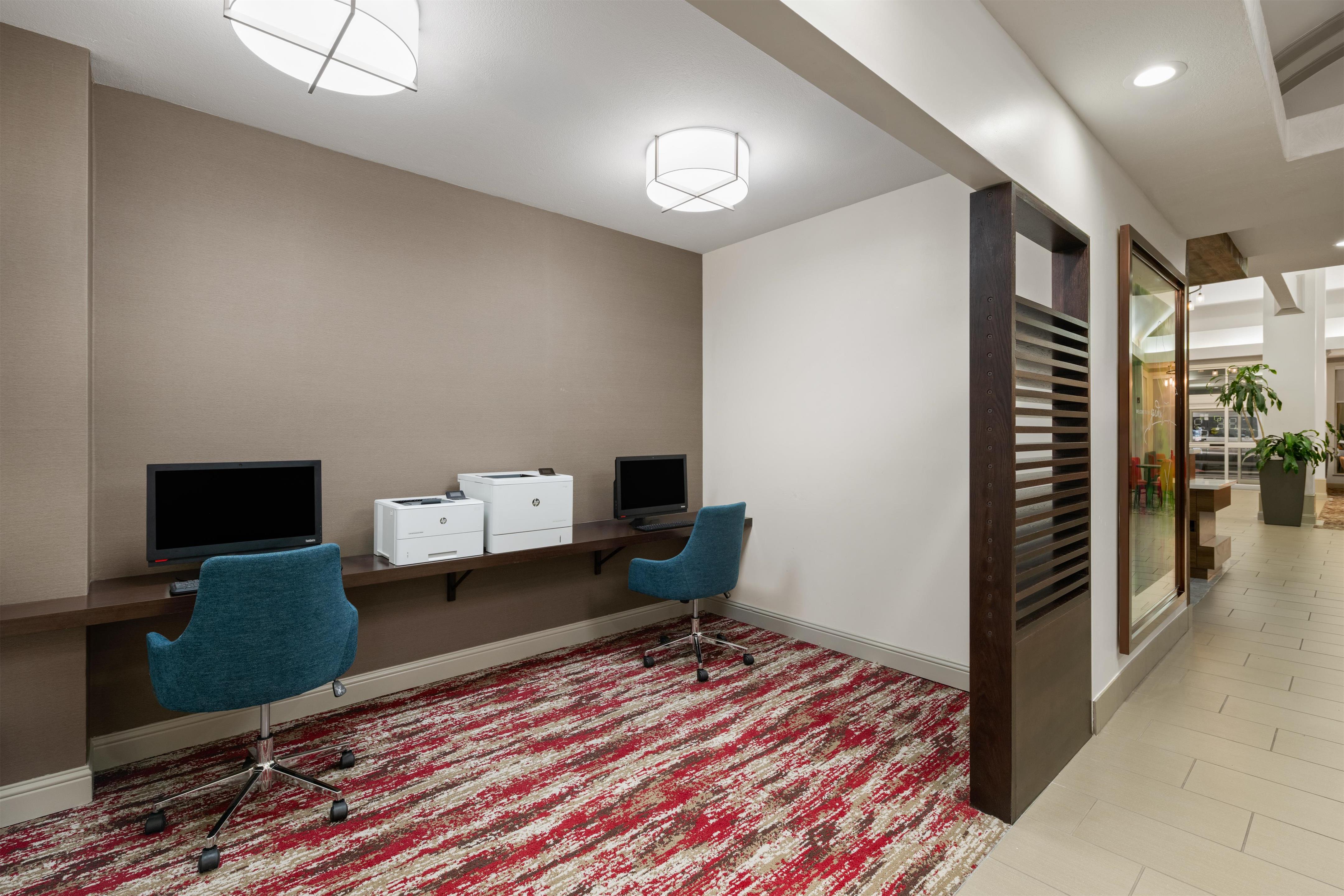Business Center | Hilton Garden Inn Portland Airport
