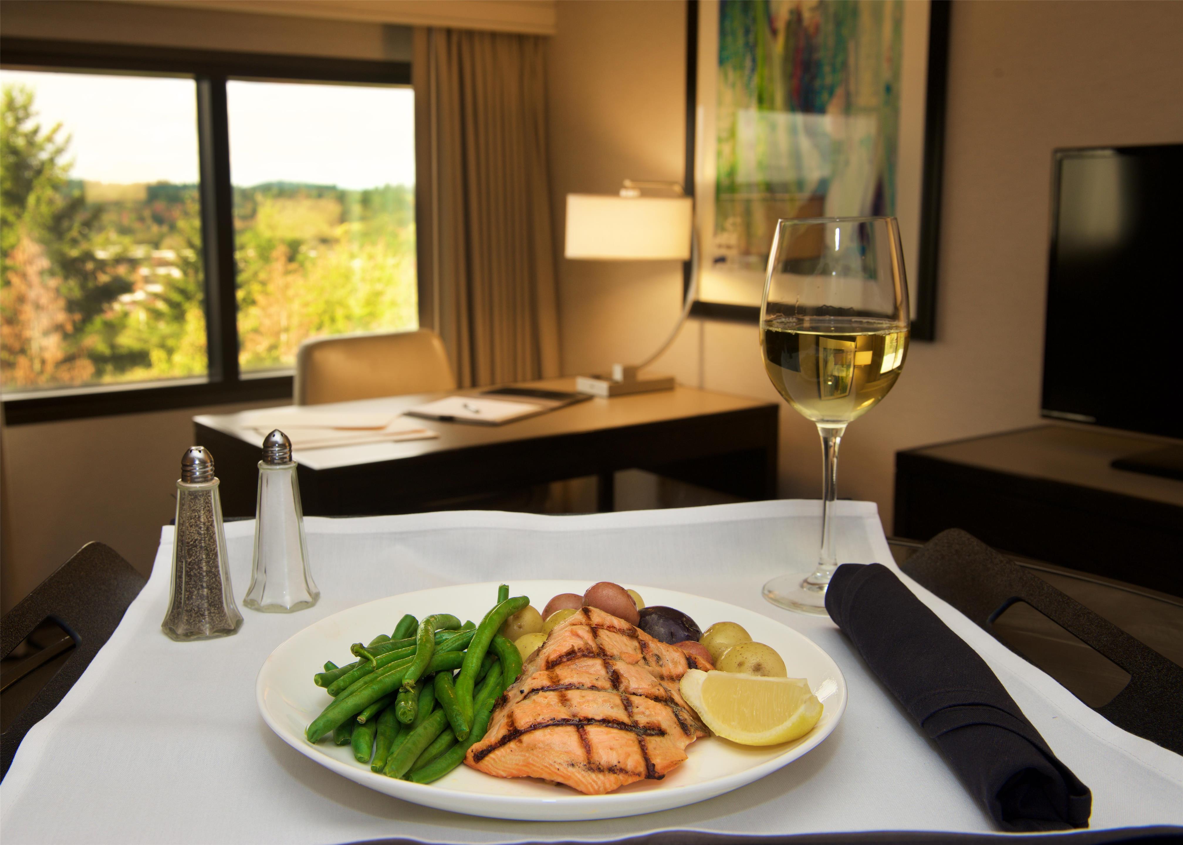 Restaurant | Embassy Suites by Hilton Portland Washington Square