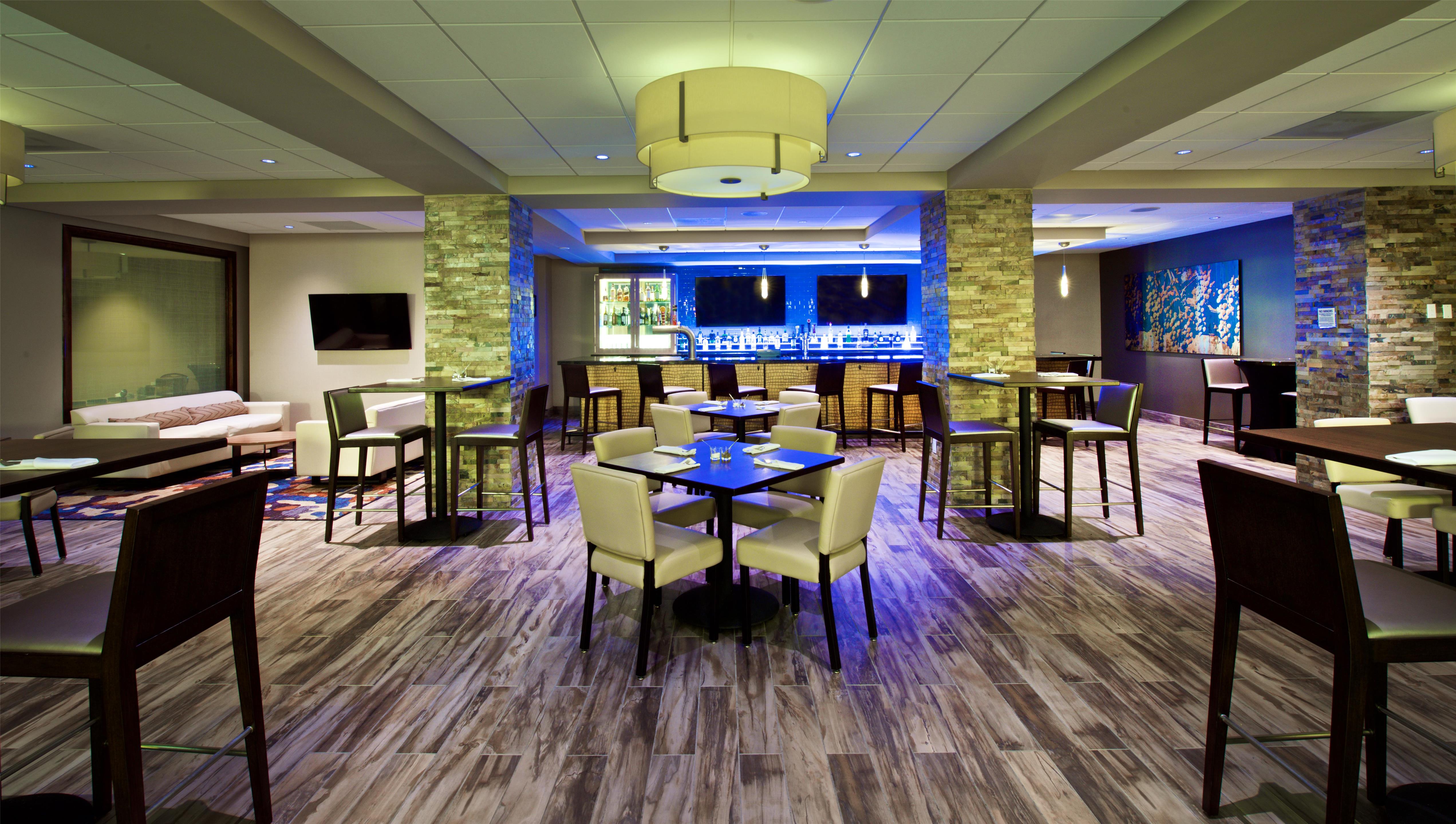 BarLounge | Embassy Suites by Hilton Portland Washington Square