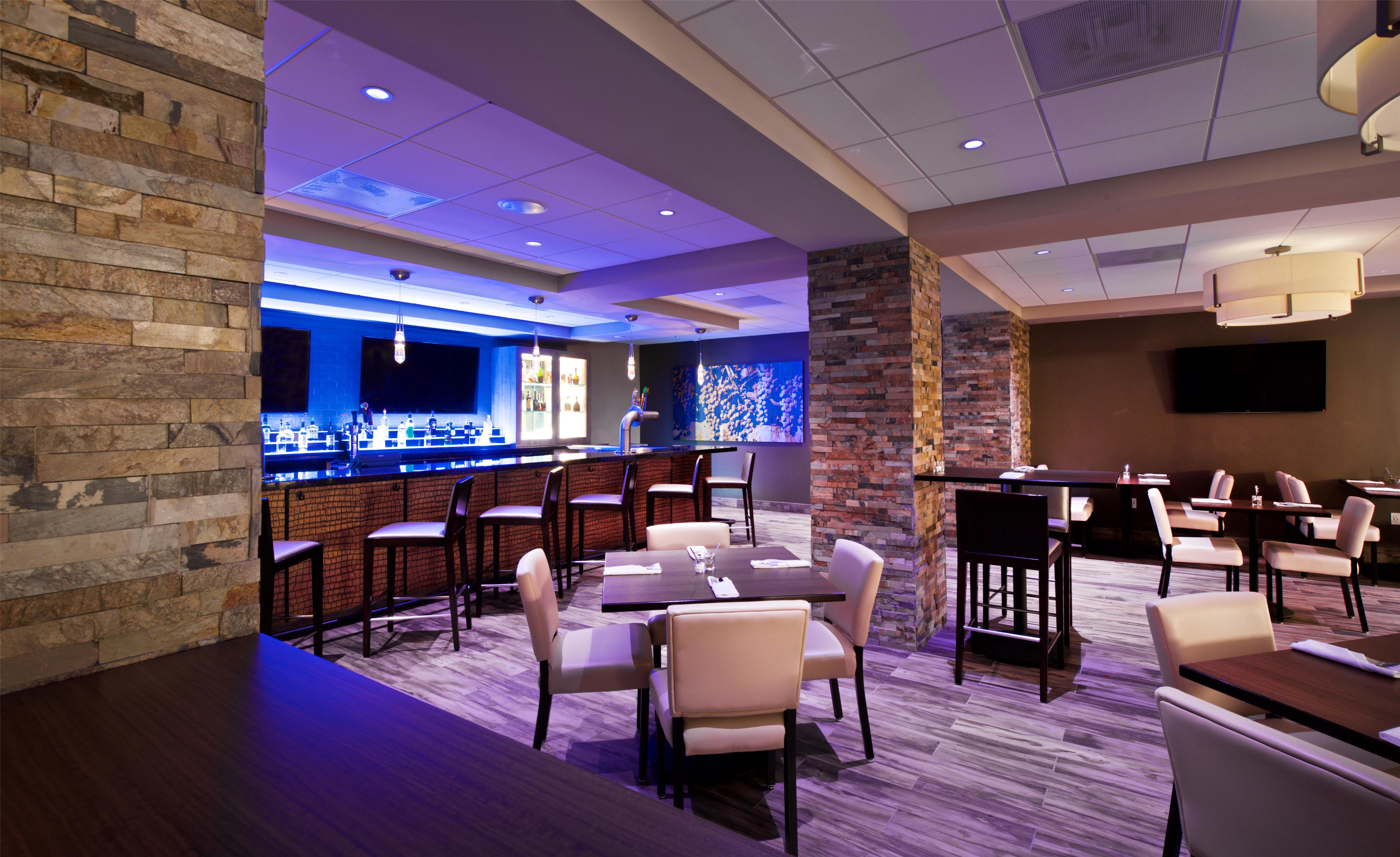 BarLounge | Embassy Suites by Hilton Portland Washington Square