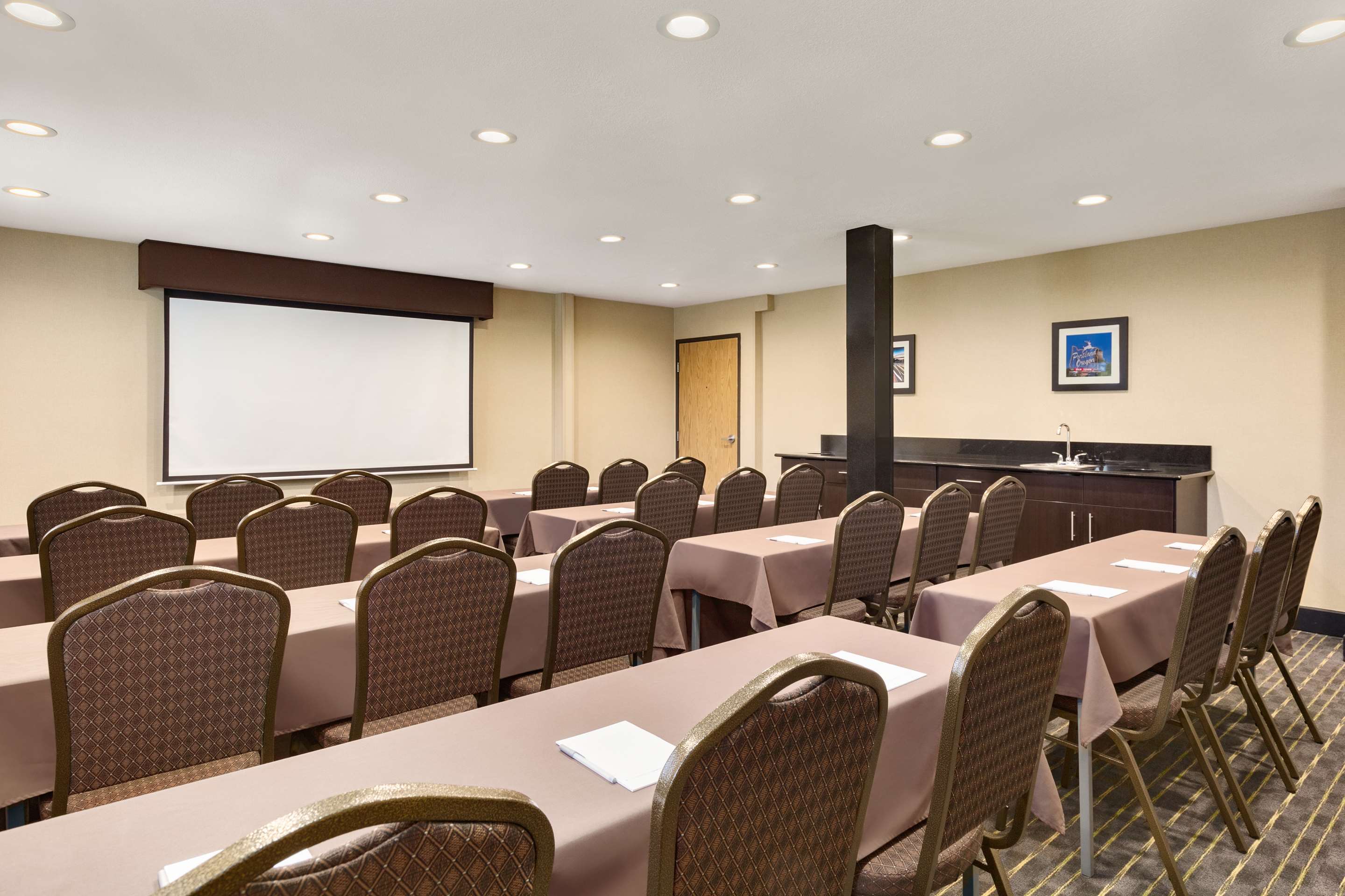 Meeting Room | Hampton Inn Clackamas