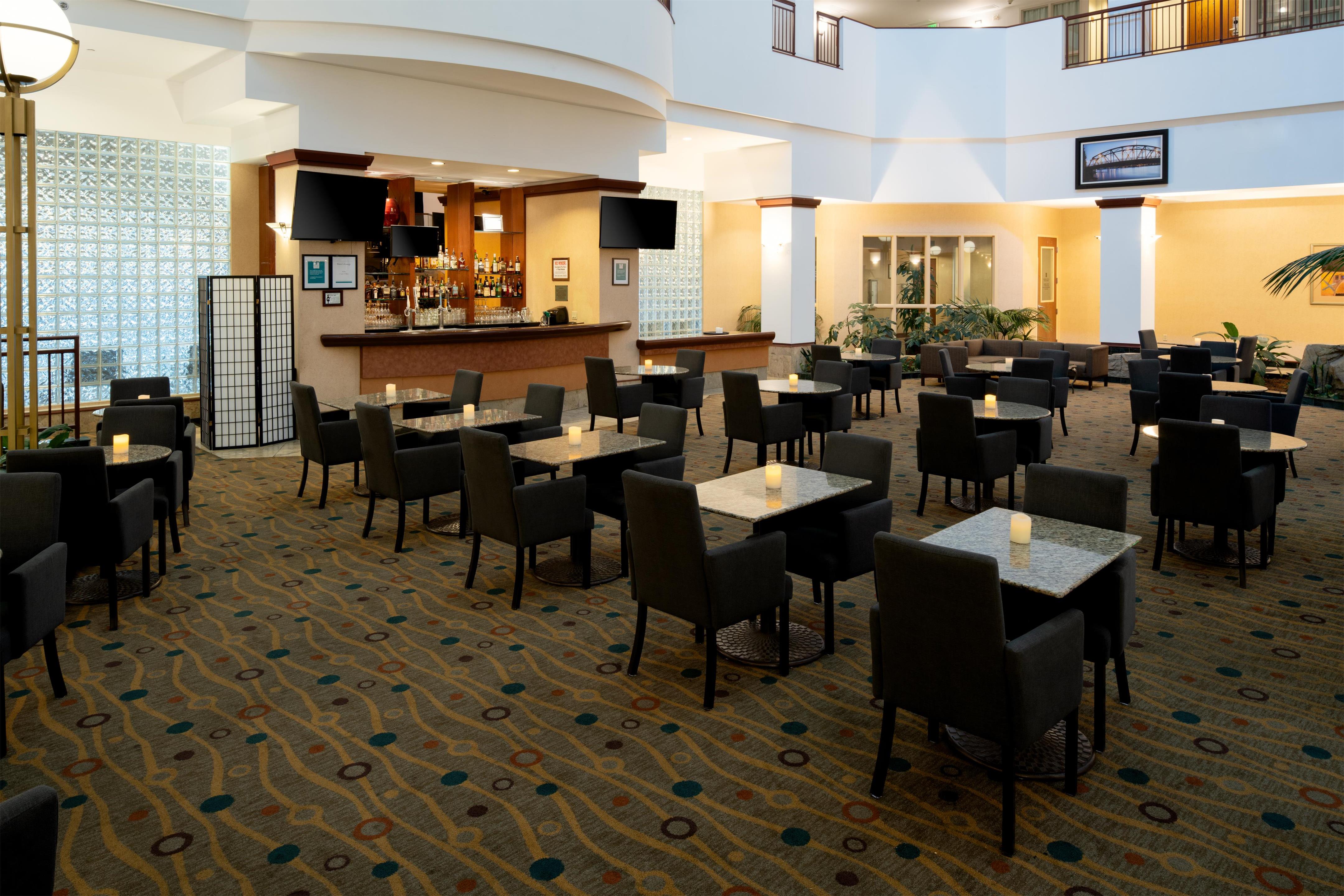 Restaurant | Embassy Suites by Hilton Portland Airport