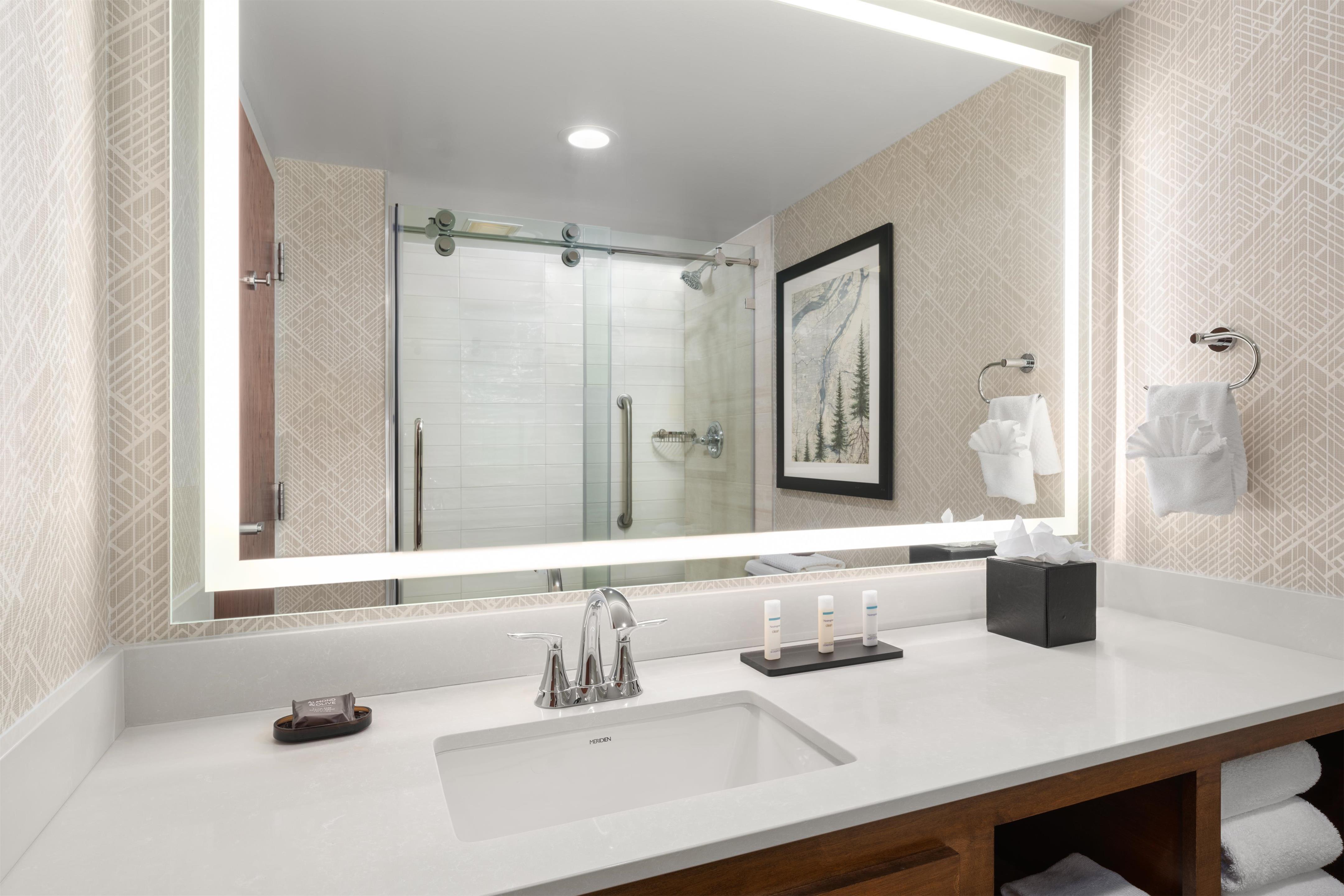 Guest room bath
