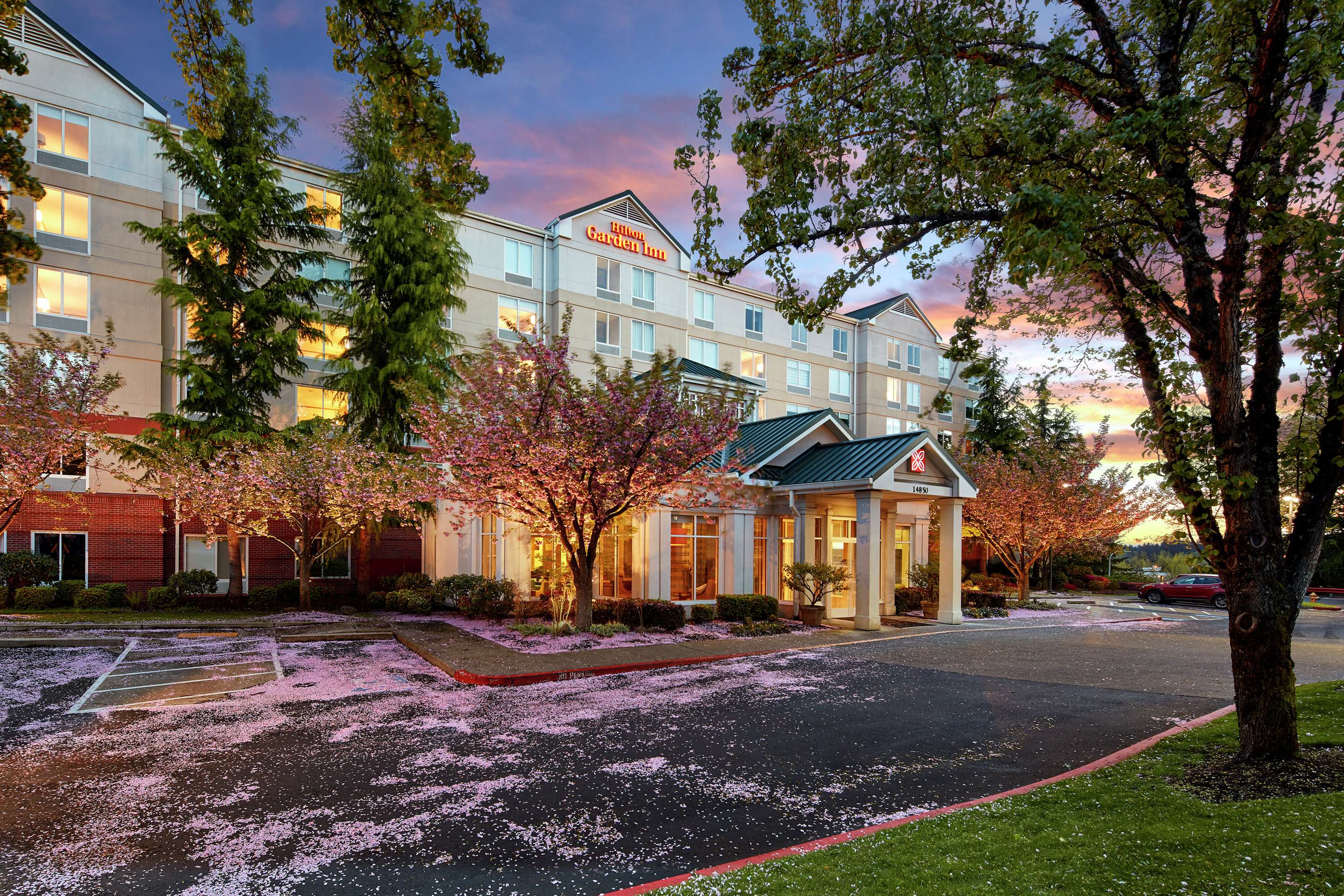 Exterior | Hilton Garden Inn Portland/Lake Oswego
