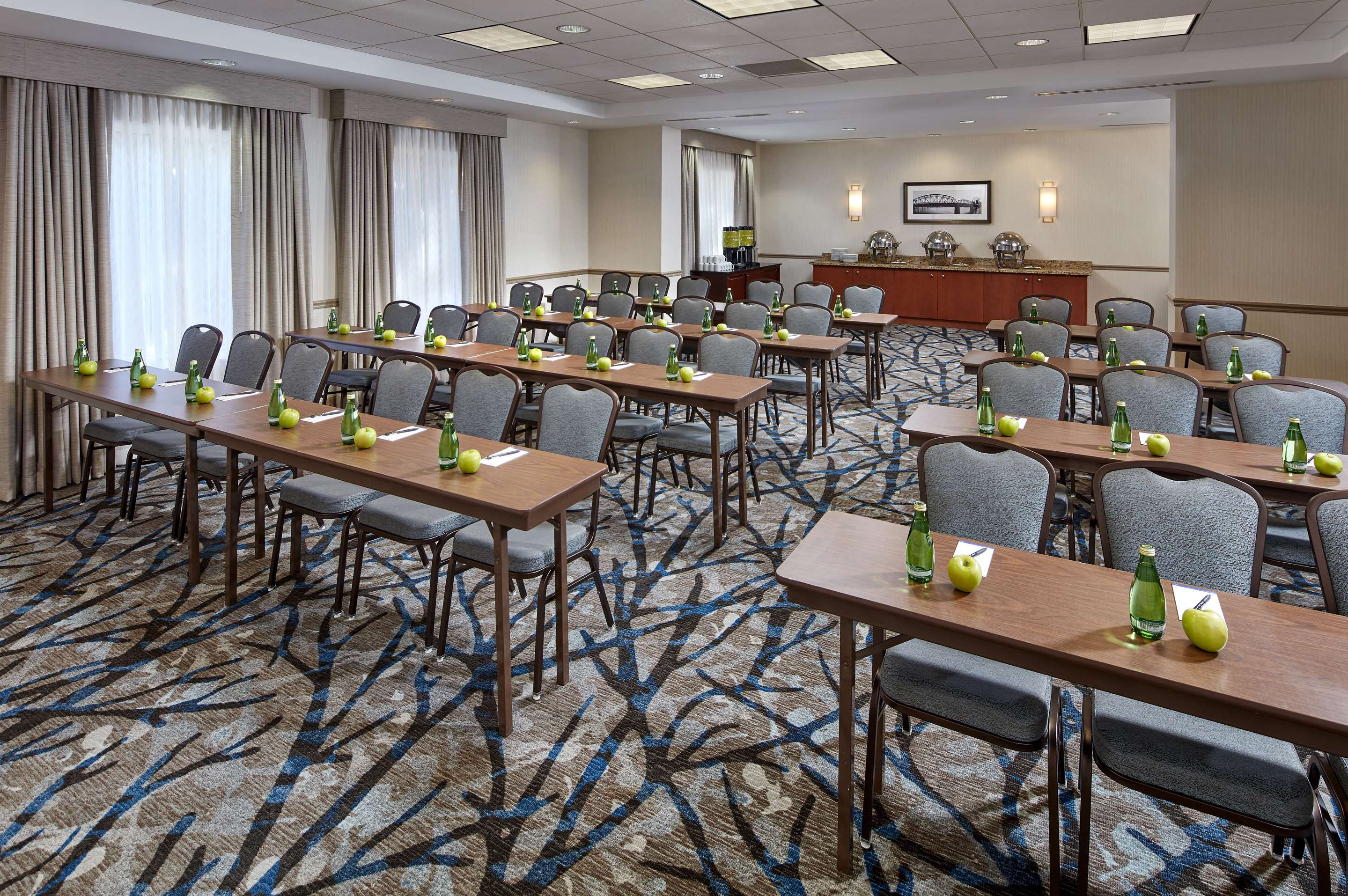 Meeting Room | Hilton Garden Inn Portland/Lake Oswego