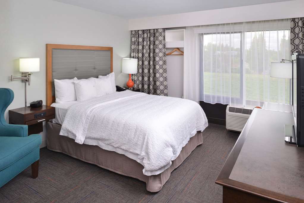 Hampton Inn Portland East Room Type - 1 QN MOB HEAR ACC TUB NS