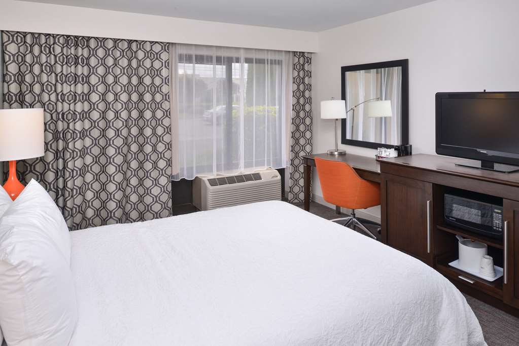 Hampton Inn Portland East Room Type - 1 QN ACC ROLLIN SHWR NS
