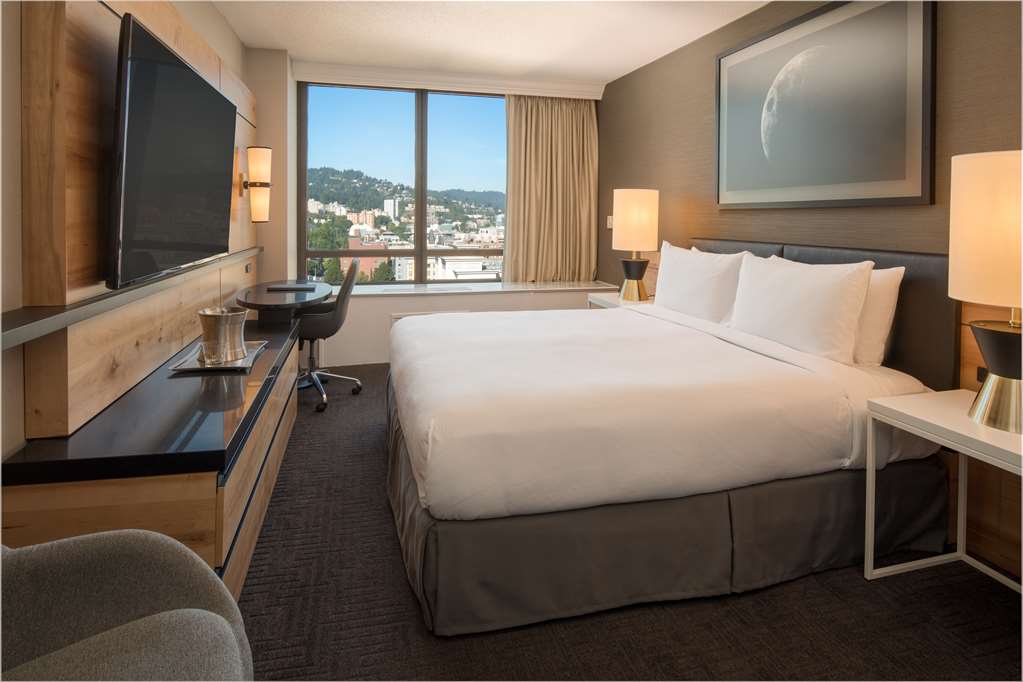 Hilton Portland Downtown Room Type - 1 KING BED HEARING ACC