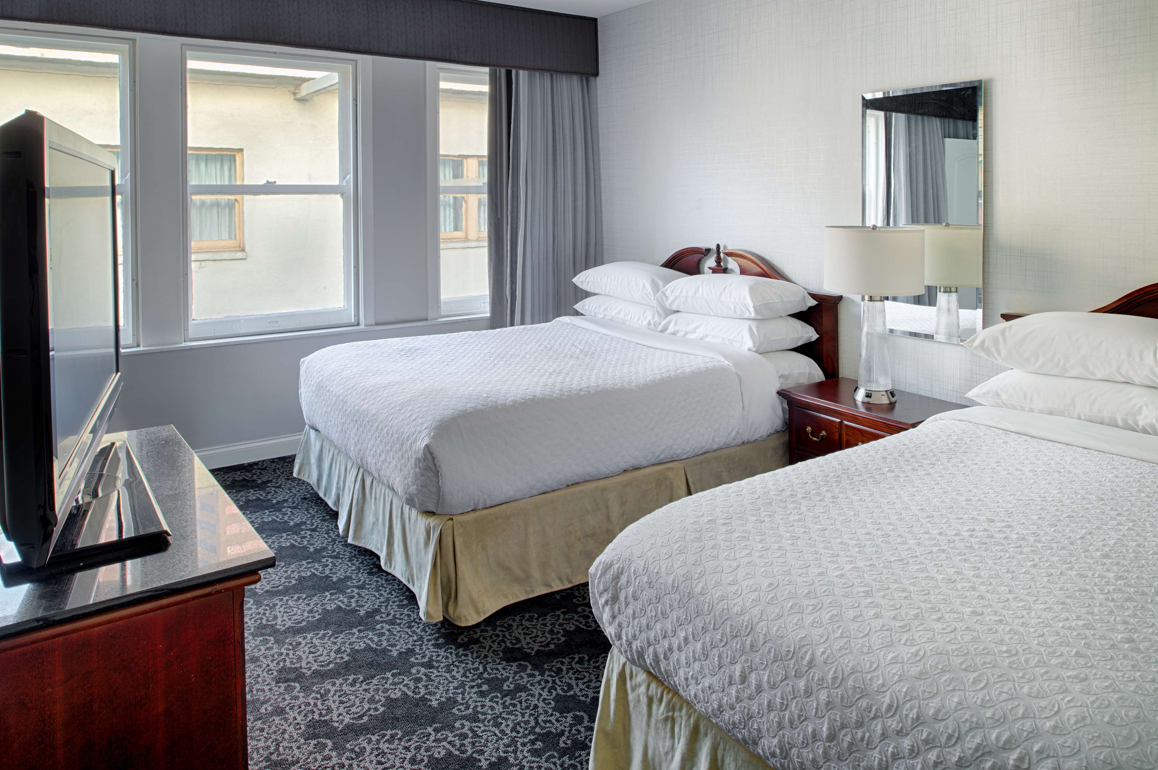 Embassy Suites by Hilton Portland Downtown Room Type - 2 QN-PURE MOB ACC RI SHWR