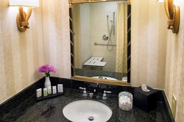  - Embassy Suites Downtown Portland - I-405, Exit 2A