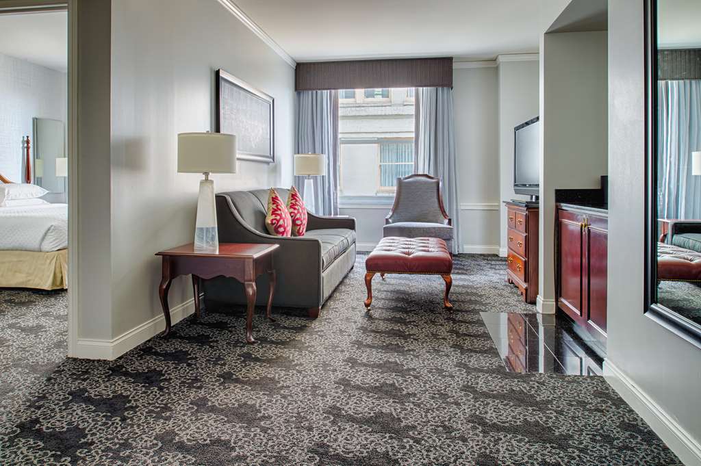 Embassy Suites by Hilton Portland Downtown Room Type - 1KG MOB HR ACC RI-SHOWER