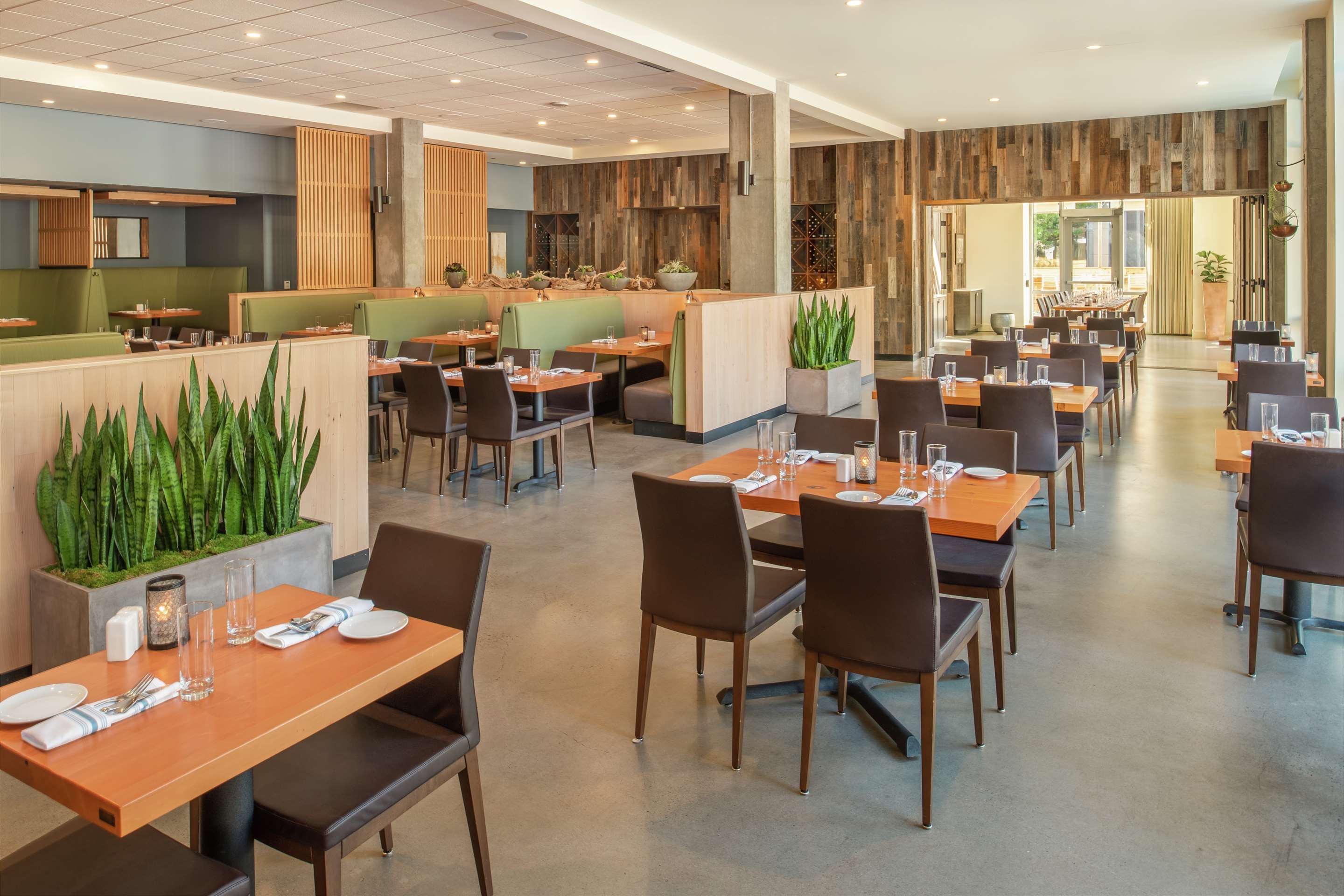 Breakfast Area | Hilton Vancouver Washington