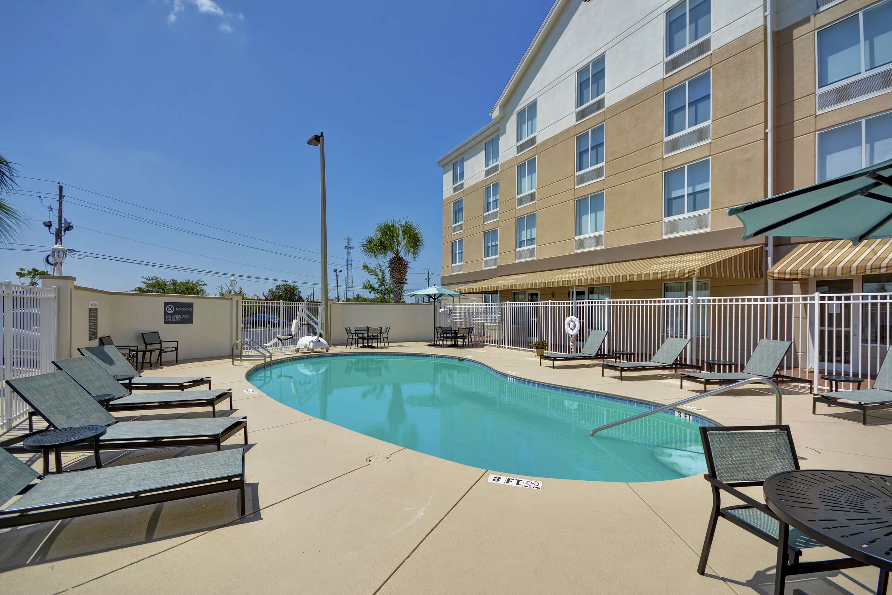 Pool | Hilton Garden Inn Panama City