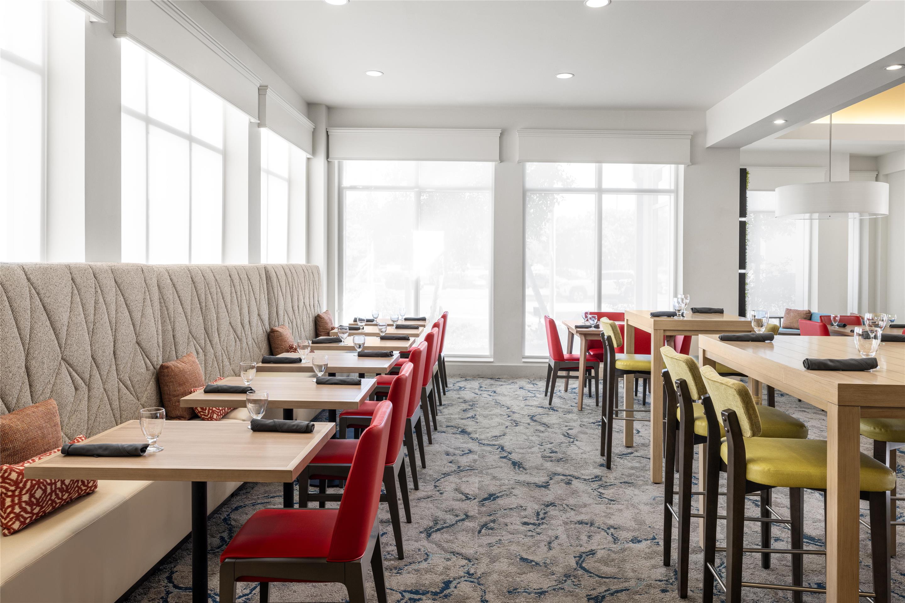 Restaurant | Hilton Garden Inn Pascagoula