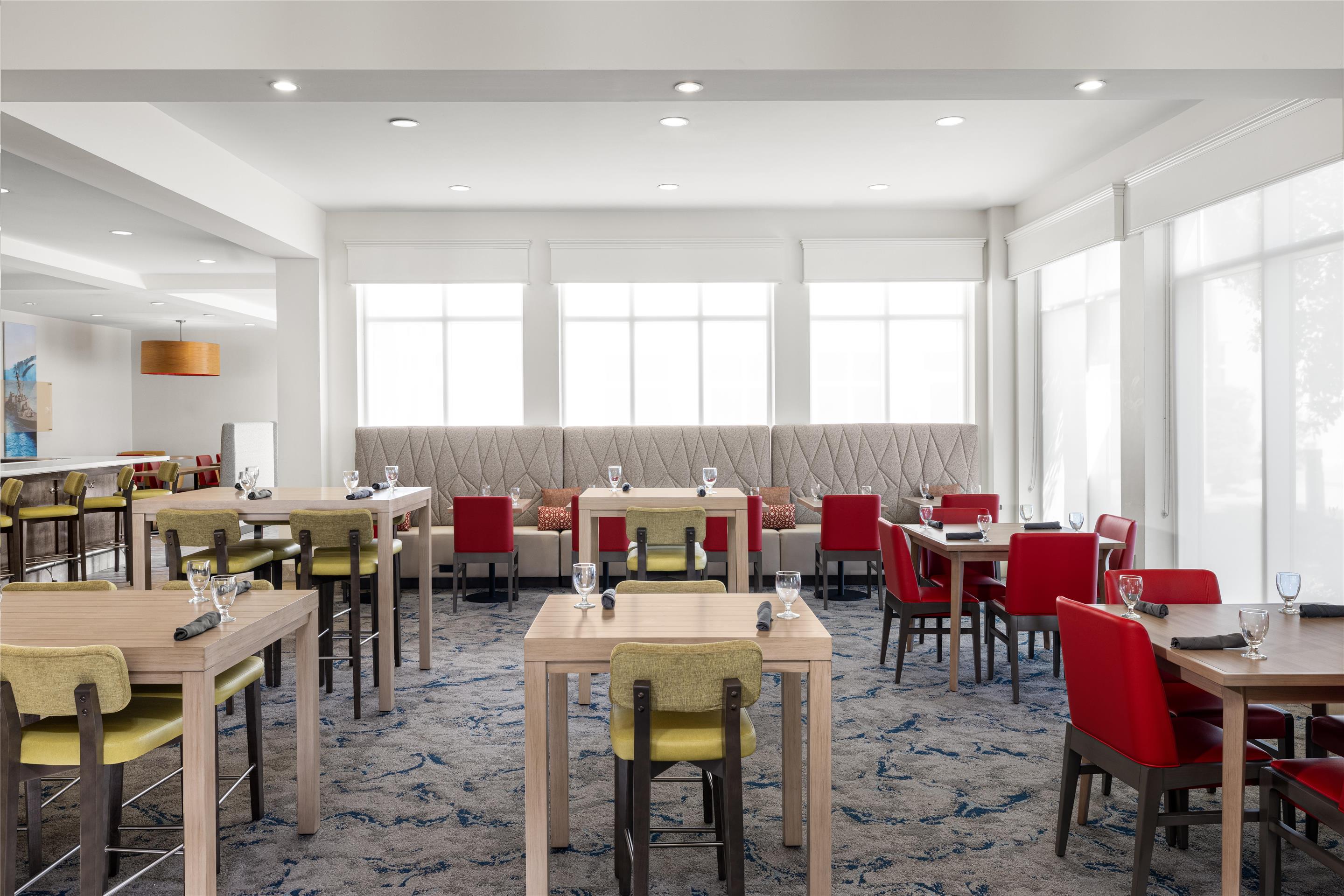 Restaurant | Hilton Garden Inn Pascagoula