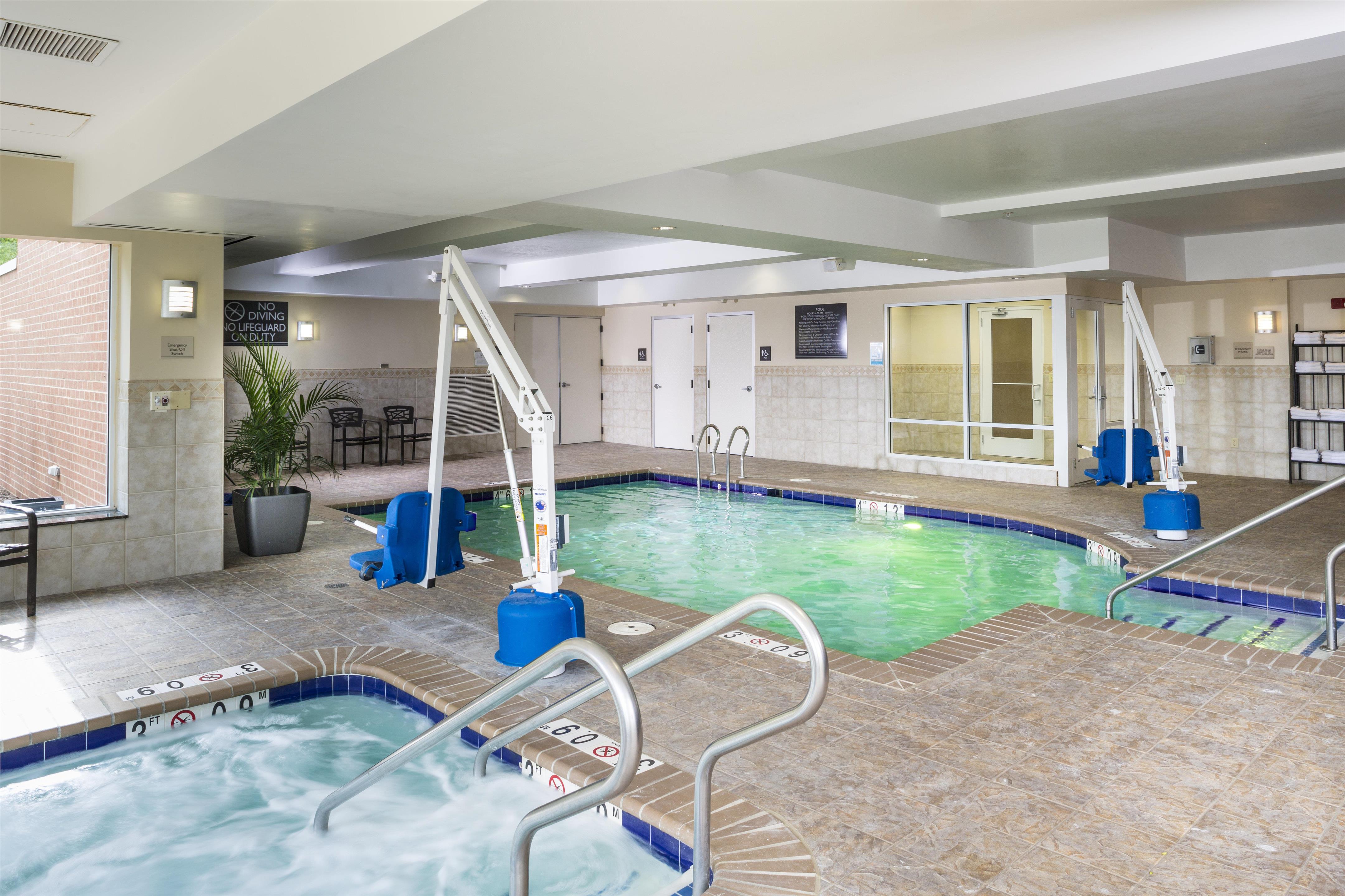 Pool | Hilton Garden Inn Hampton Coliseum Central