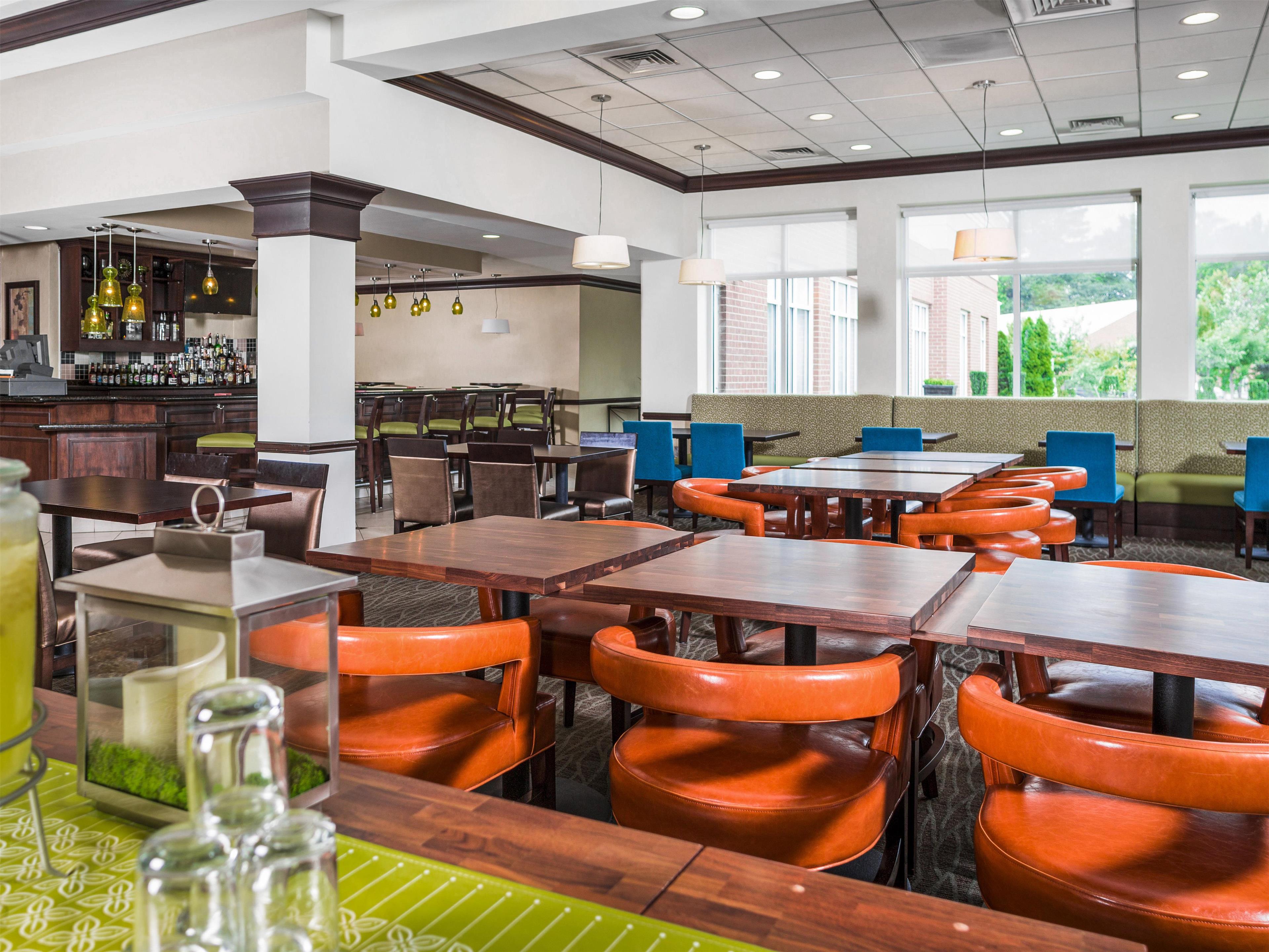 Restaurant | Hilton Garden Inn Hampton Coliseum Central