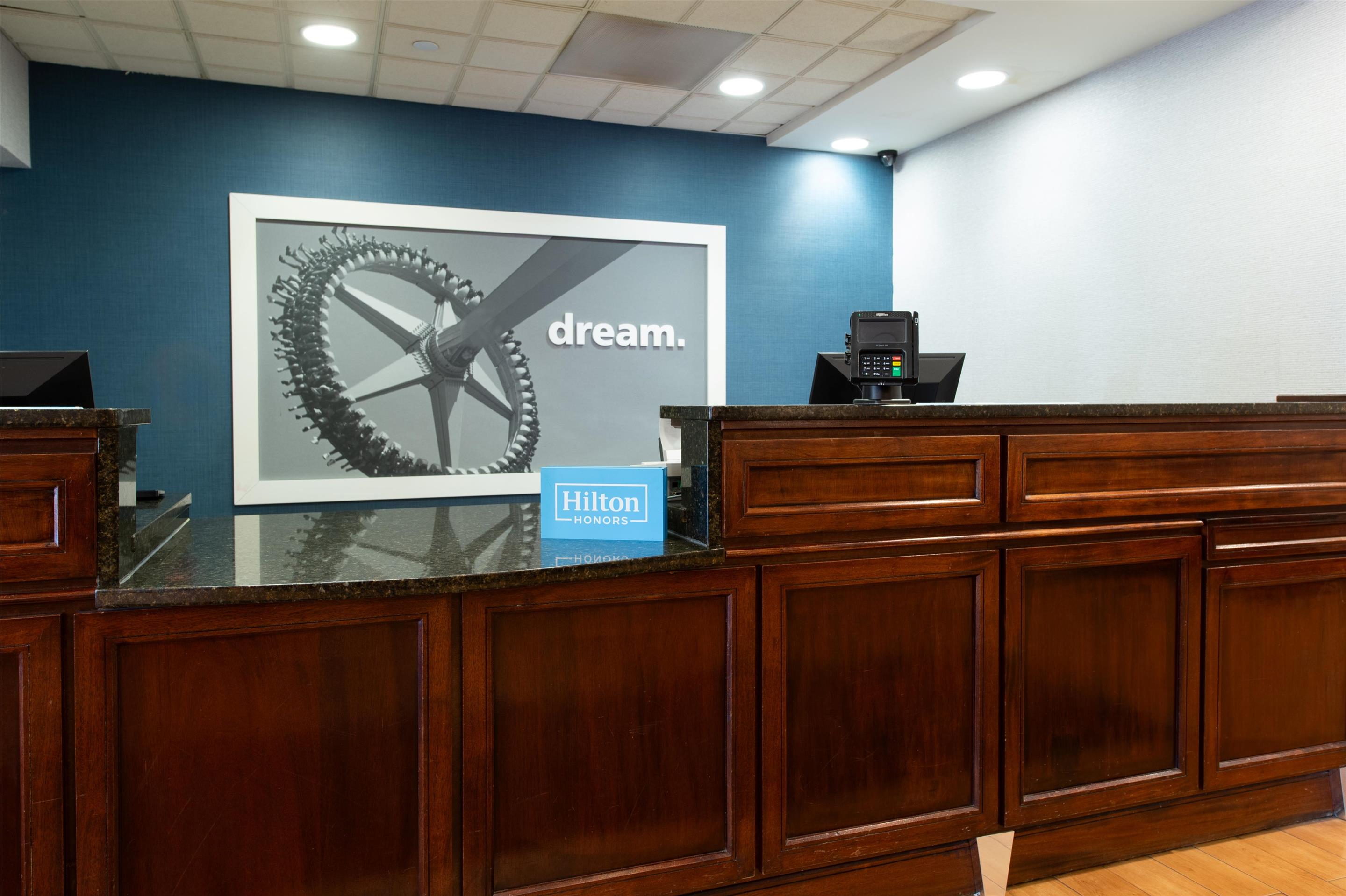 Reception | Hampton Inn Newport News-Yorktown