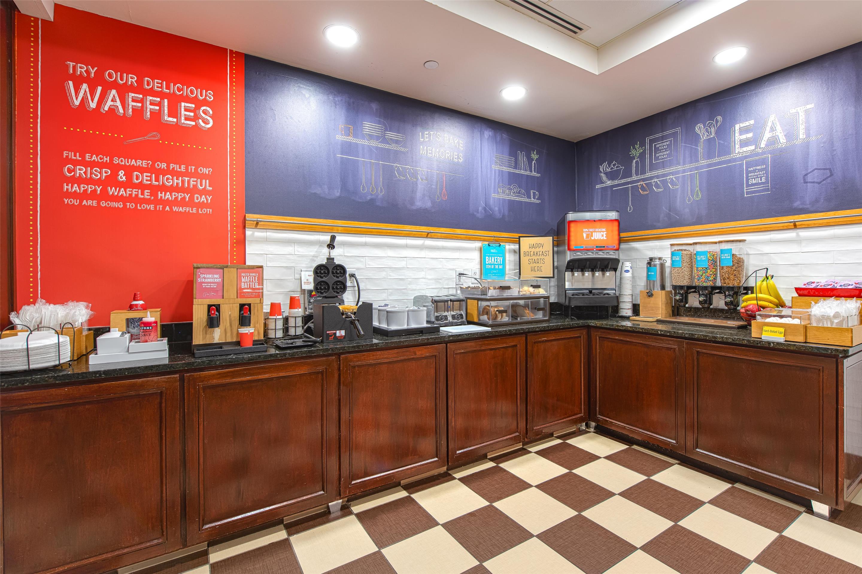 Breakfast Area | Hampton Inn Newport News-Yorktown