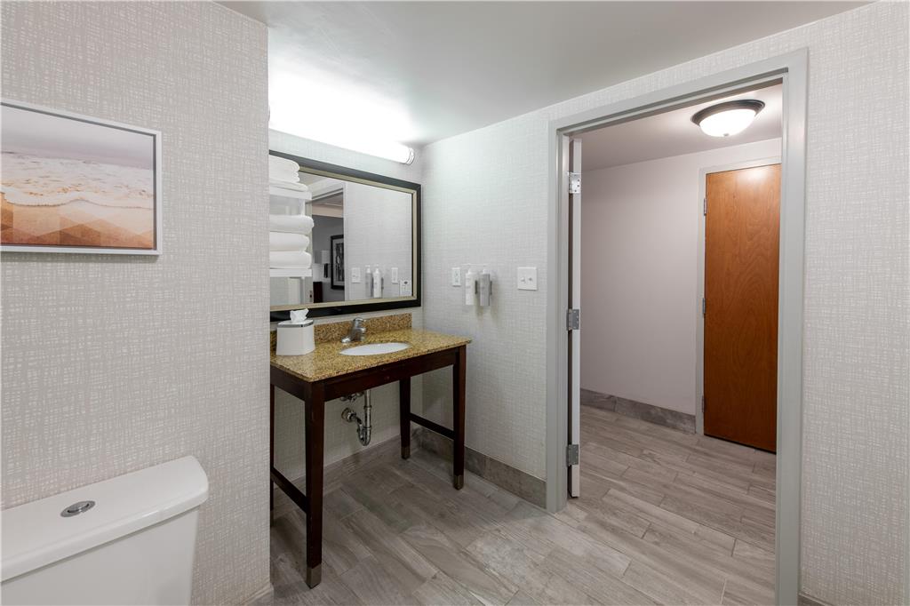 Hampton Inn Newport News-Yorktown, VA-guestroom-Guest Room,Bathroom,On-Site.jpg