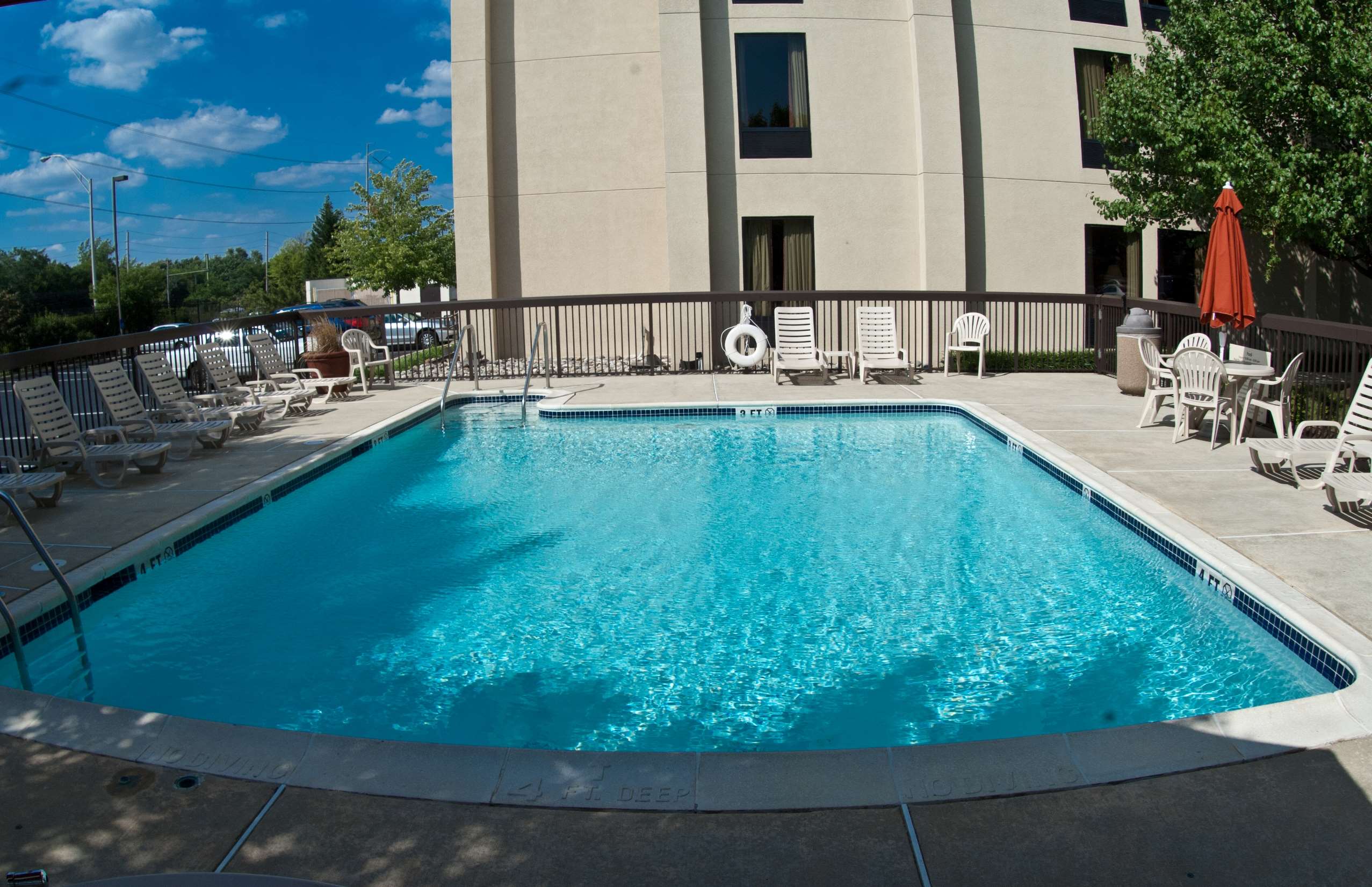 Pool | Hampton Inn Philadelphia-Airport