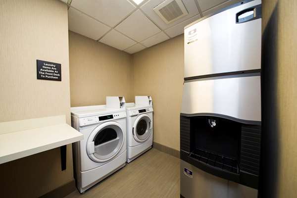  - Hampton Inn Airport Philadelphia - I-95, Exit 10 & 12B