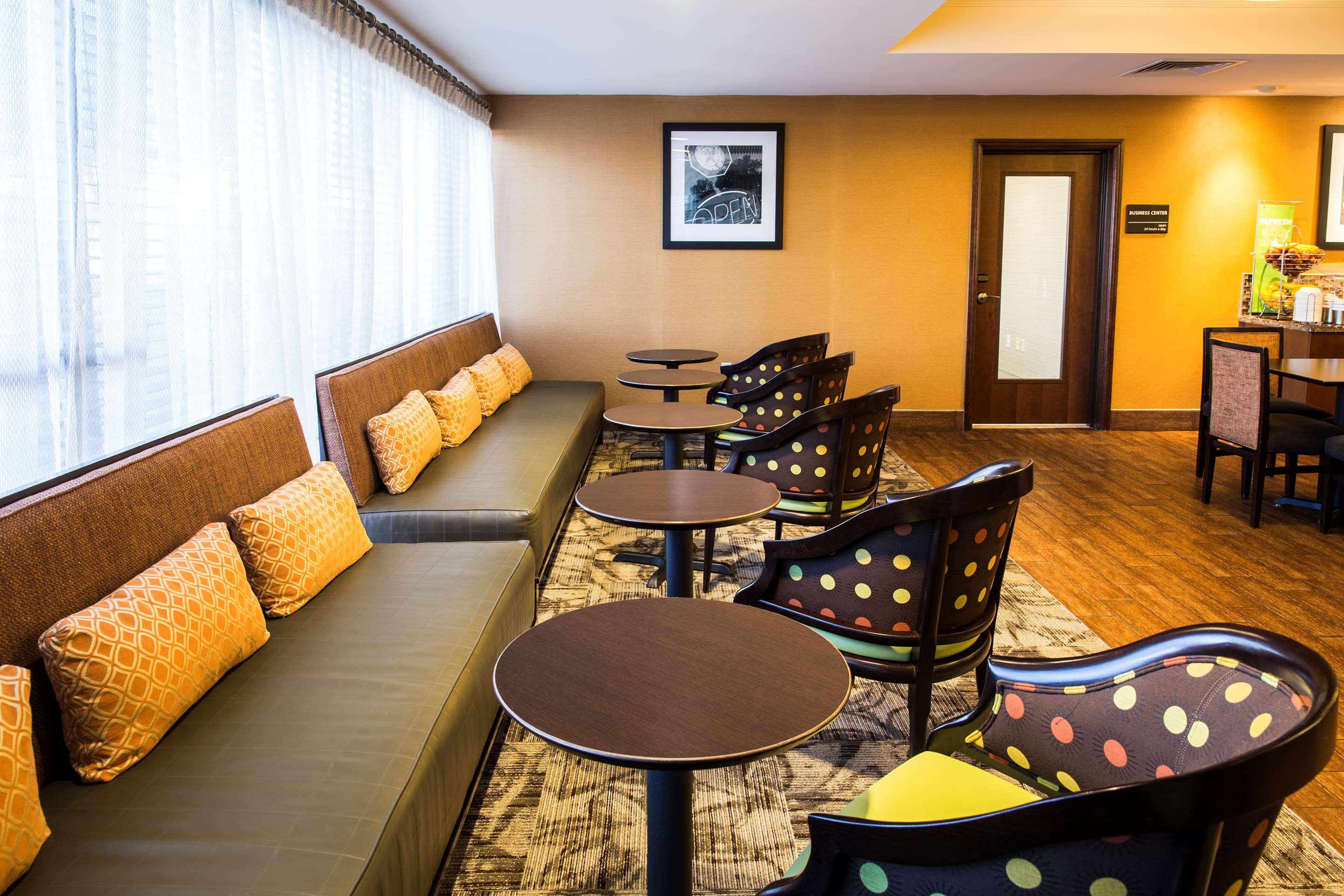 Restaurant | Hampton Inn Philadelphia-Airport