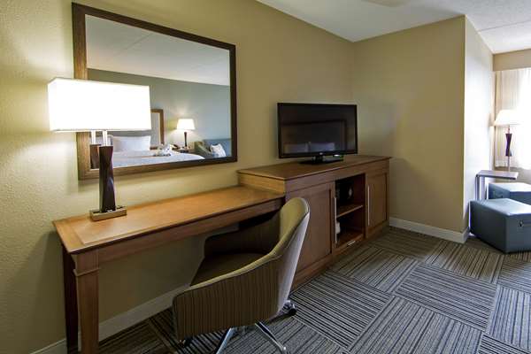  - Hampton Inn Airport Philadelphia - I-95, Exit 10 & 12B