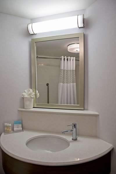  - Hampton Inn Airport Philadelphia - I-95, Exit 10 & 12B