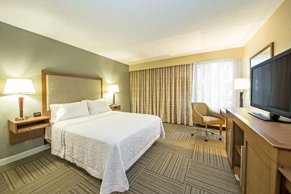  - Hampton Inn Airport Philadelphia - I-95, Exit 10 & 12B