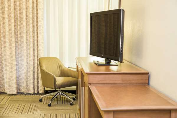  - Hampton Inn Airport Philadelphia - I-95, Exit 10 & 12B