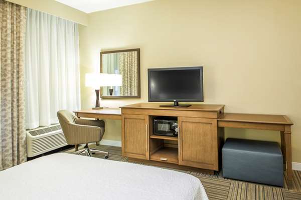  - Hampton Inn Airport Philadelphia - I-95, Exit 10 & 12B