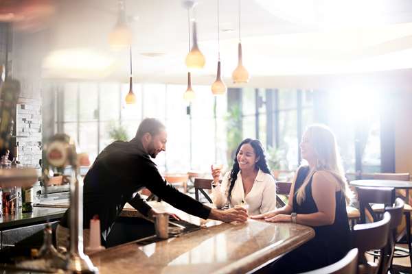 Bar - DoubleTree by Hilton Hotel Philadelphia