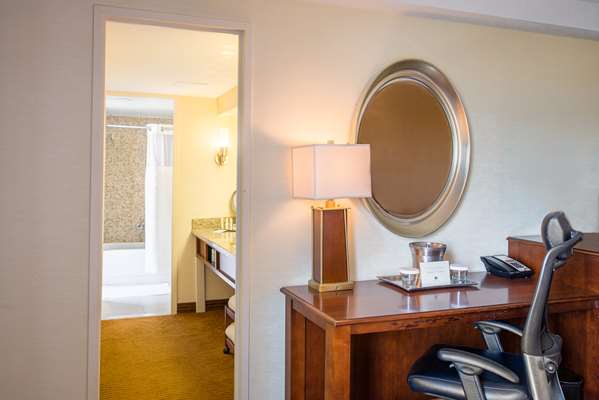  - DoubleTree by Hilton Airport Philadelphia - I-95, Exit 13 & 15