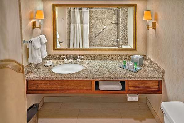  - DoubleTree by Hilton Airport Philadelphia - I-95, Exit 13 & 15
