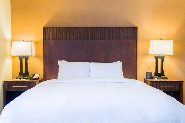  - DoubleTree by Hilton Airport Philadelphia - I-95, Exit 13 & 15