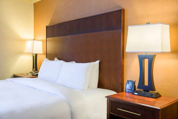  - DoubleTree by Hilton Airport Philadelphia - I-95, Exit 13 & 15