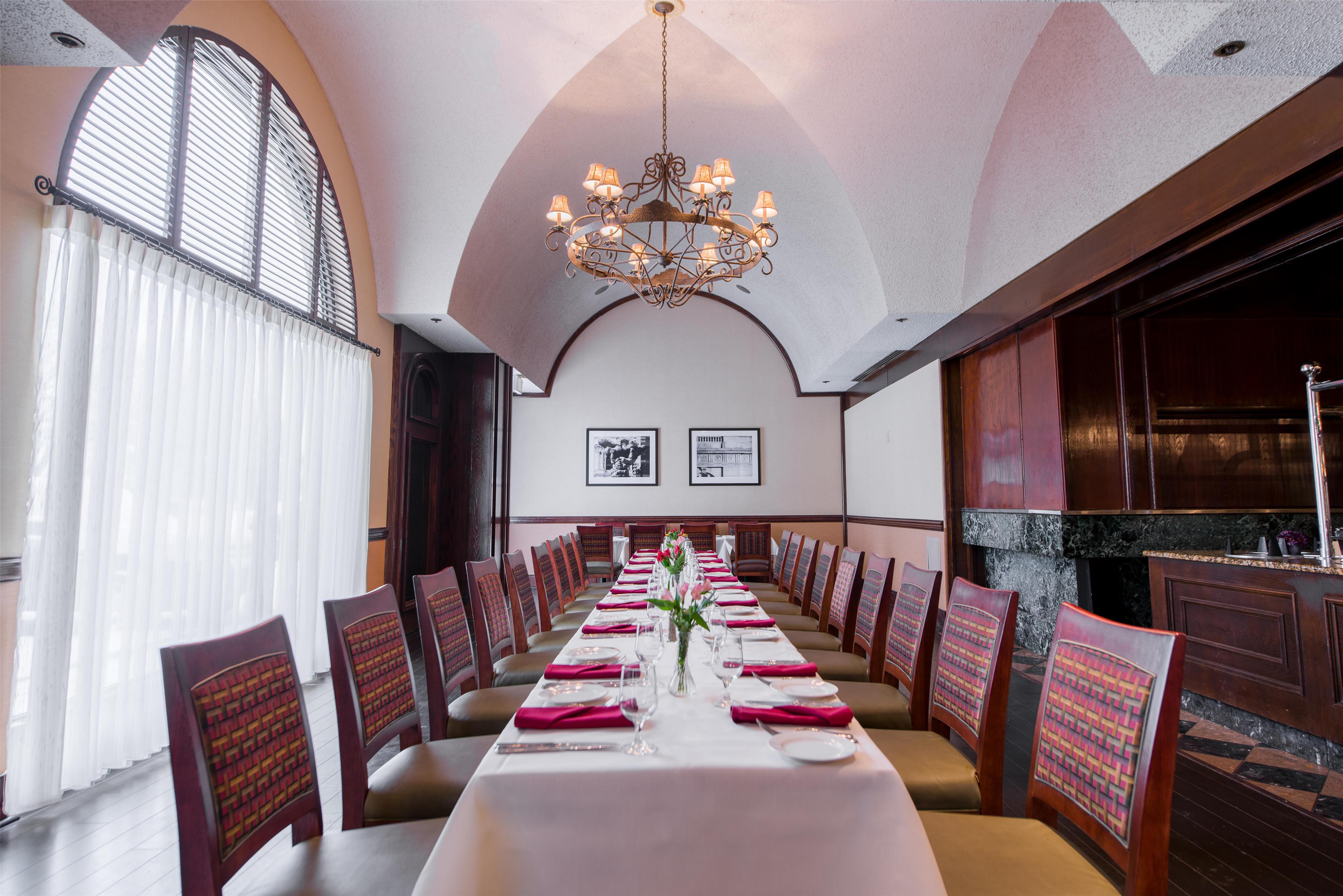 Restaurant | Doubletree by Hilton Philadelphia Airport
