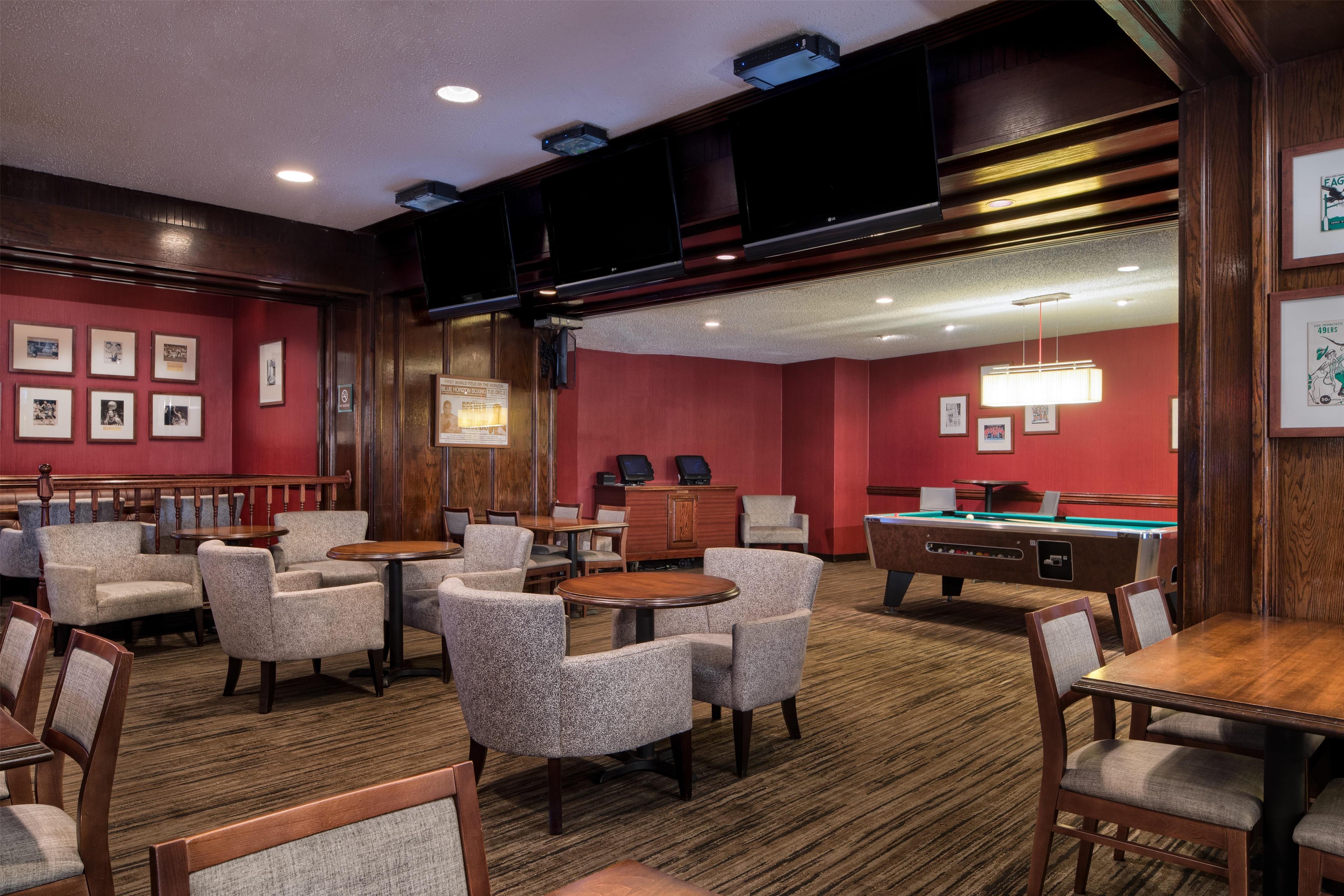 Restaurant | Doubletree by Hilton Philadelphia Airport