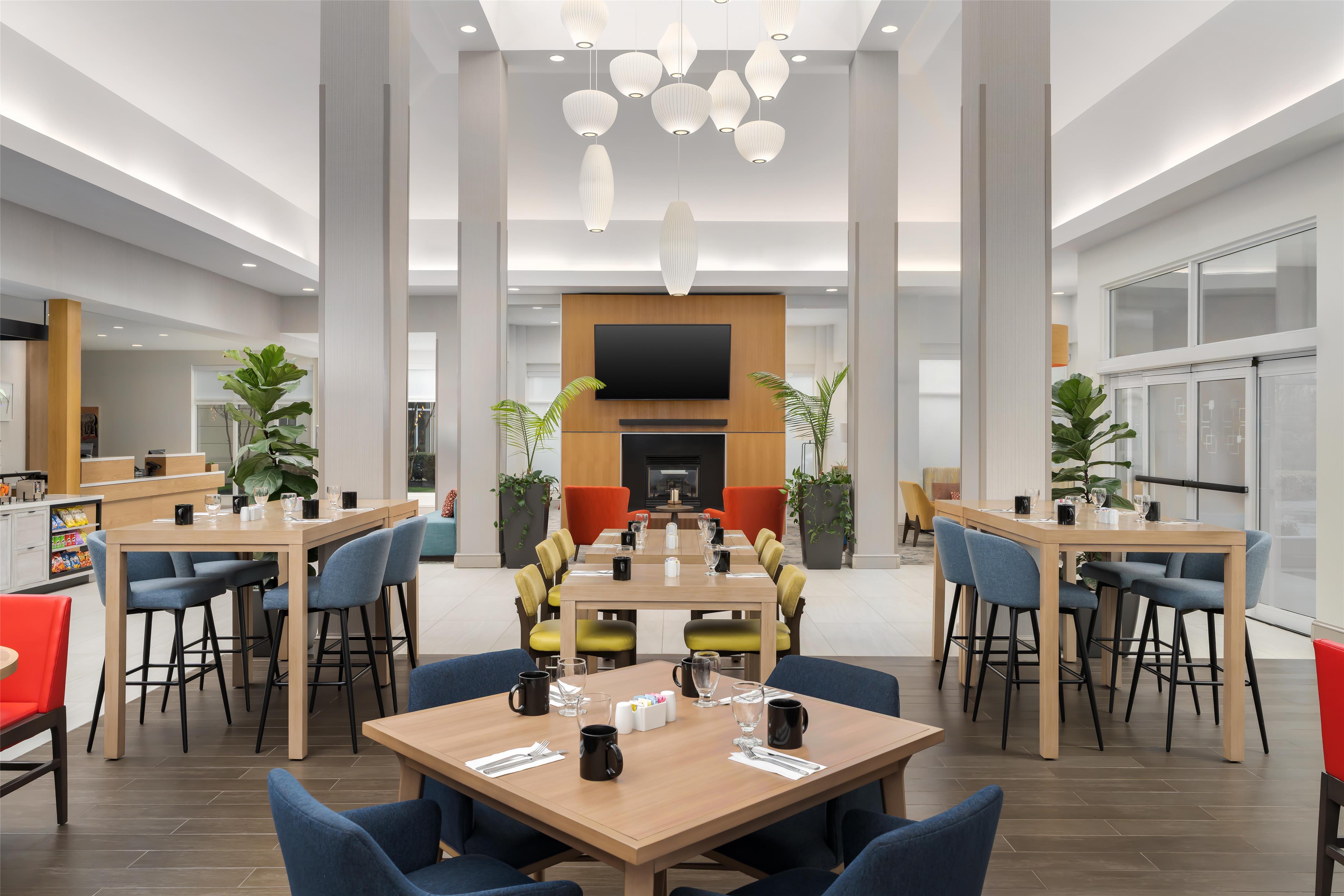 Restaurant | Hilton Garden Inn Dover