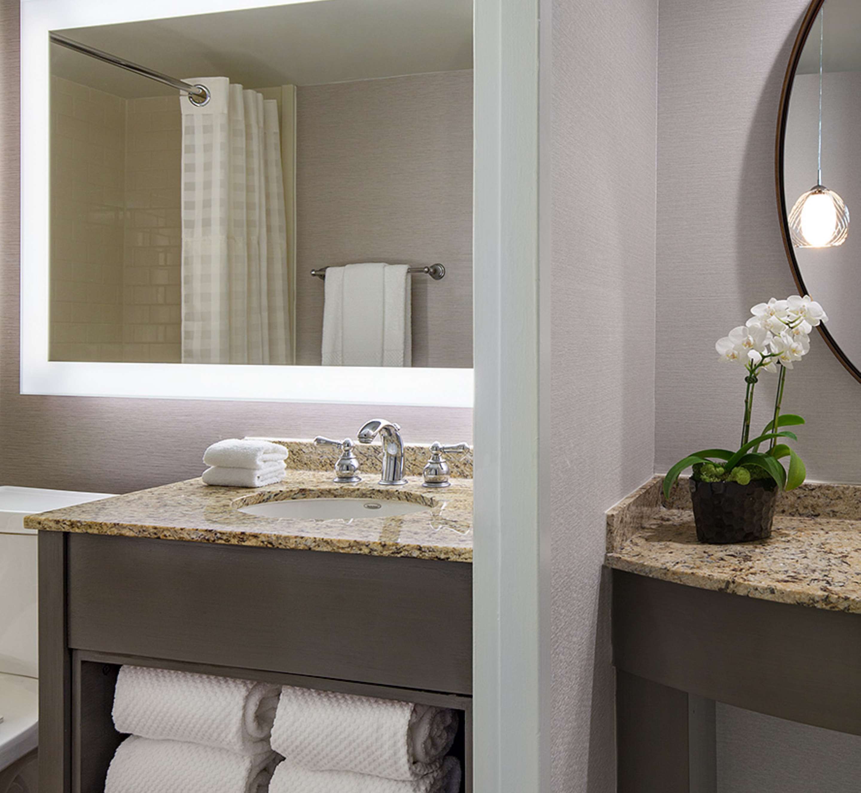 Guest room bath